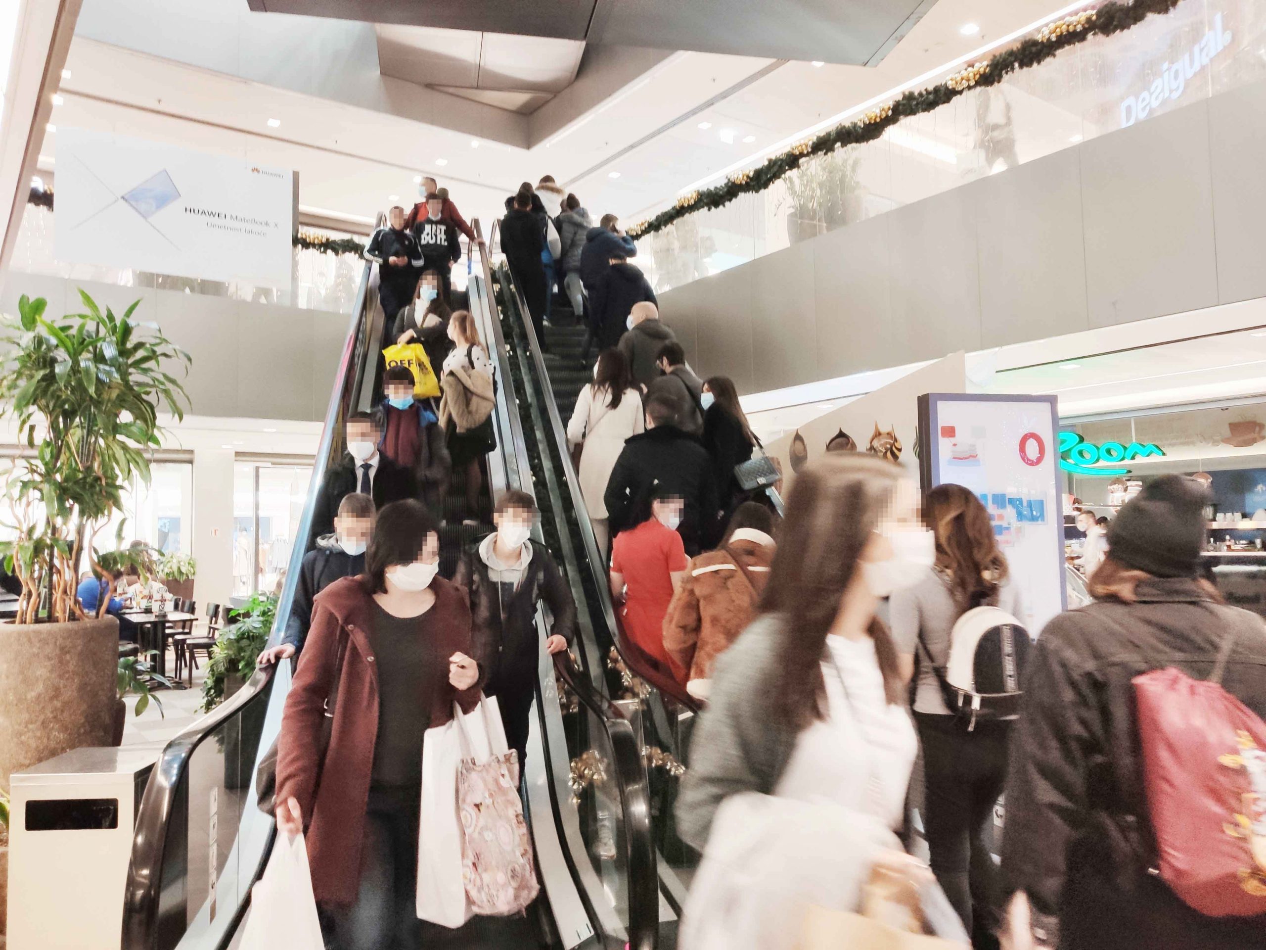 Beograd 27.11.2020. Crni petak, gužva, red, redovi, prodavnica, šoping, kupovina, koronavirus, tržni centar, Ušće Foto: Nova.rs