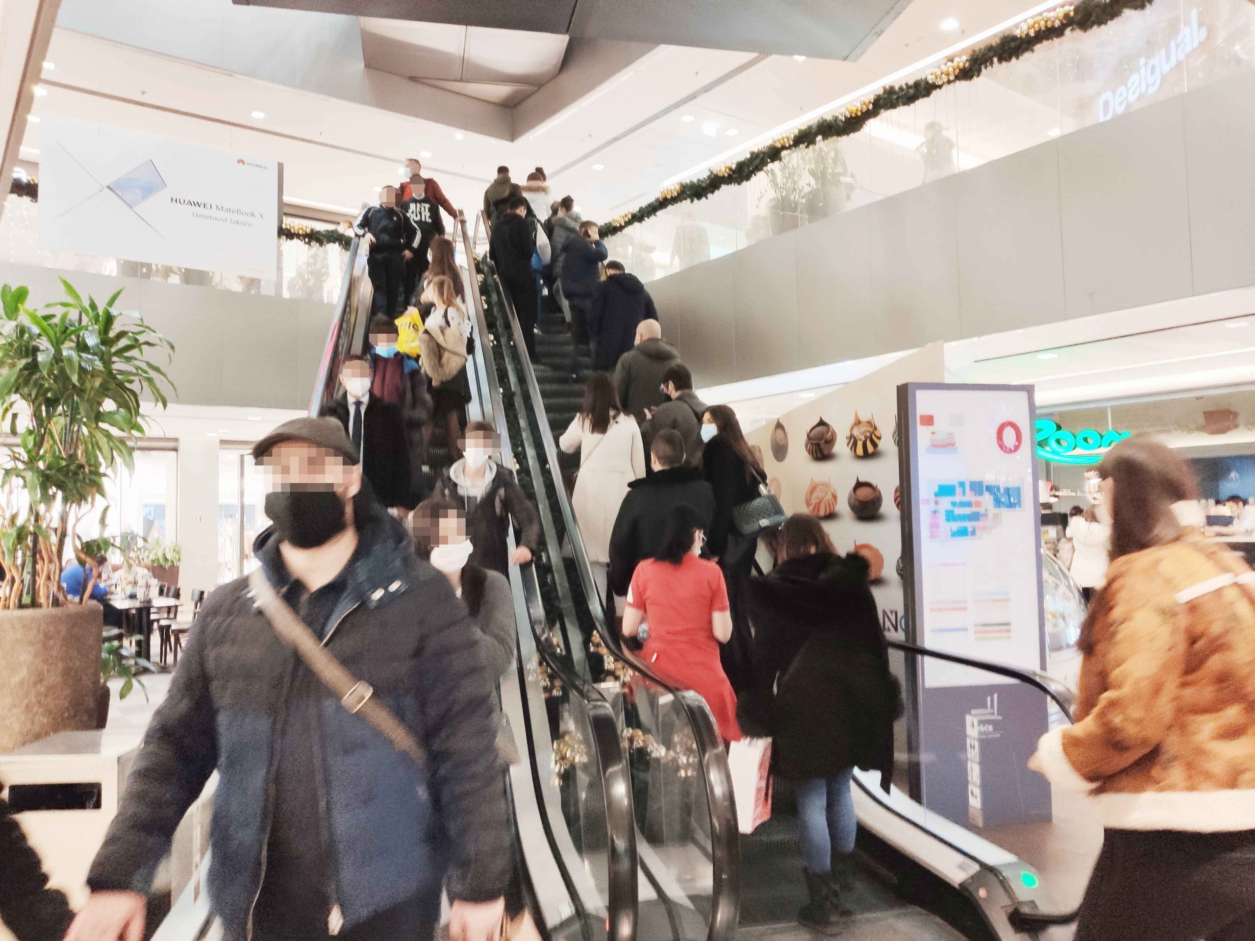 Beograd 27.11.2020. Crni petak, gužva, red, redovi, prodavnica, šoping, kupovina, koronavirus, tržni centar, Ušće Foto: Nova.rs