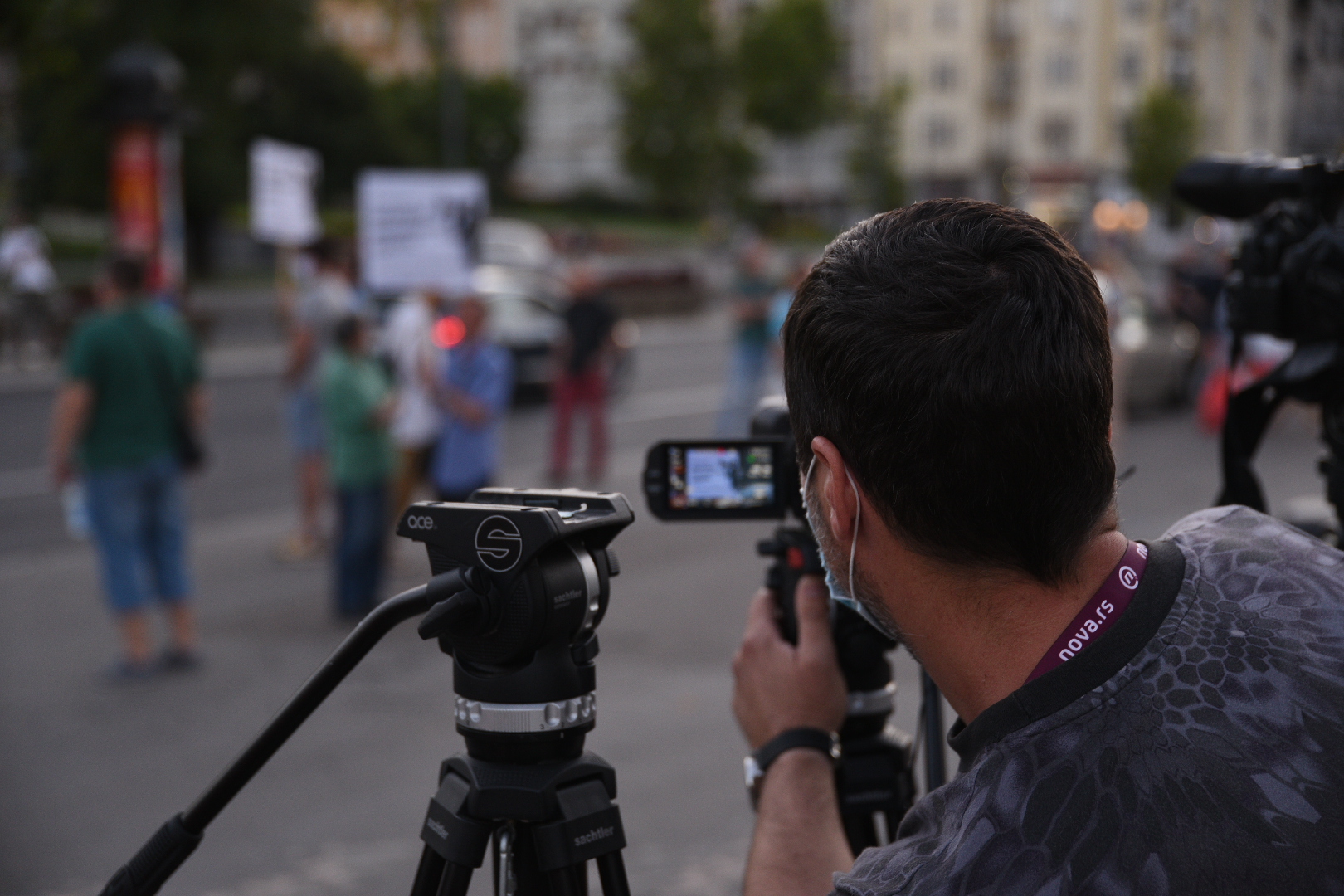 Beograd 02.08.2020. Snimatelj, ilustracija, mediji. Protest u organizaciji stranke Dosta je bilo, DJB, Saše Radulovića, ispred Skupštine Srbije, Skupština Srbije Foto: Dragan Mujan/Nova.rs