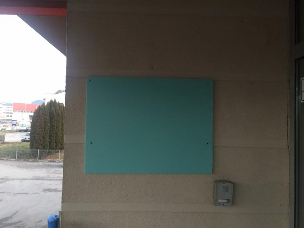 Ploča s imenom Radovana Karadžića na Studentskom domu na Palama danas je zvanično skinuta. Studentski dom, Radovan Karadžić