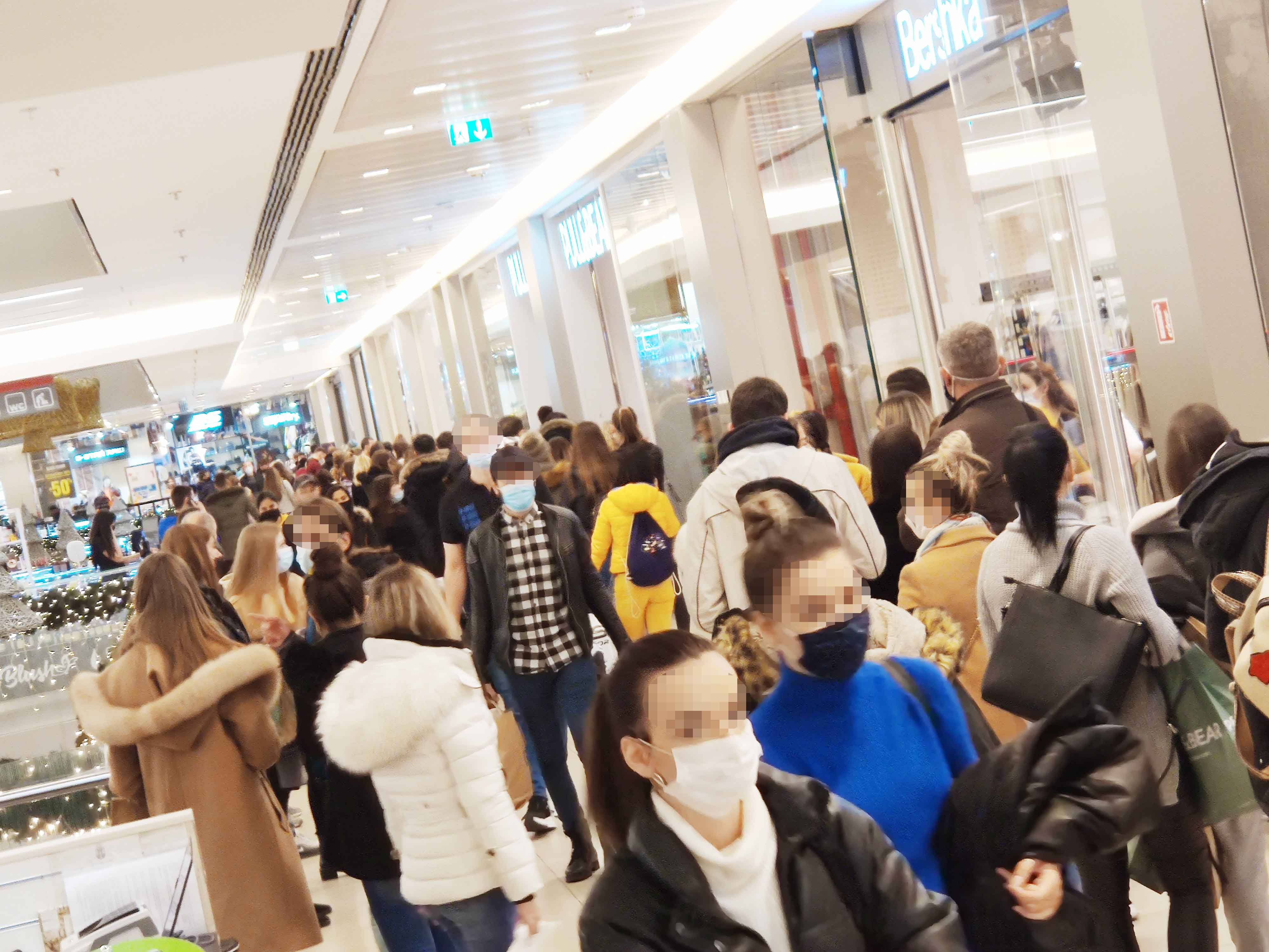 Beograd 27.11.2020. Crni petak, gužva, red, redovi, prodavnica, šoping, kupovina, koronavirus, tržni centar, Ušće Foto: Nova.rs