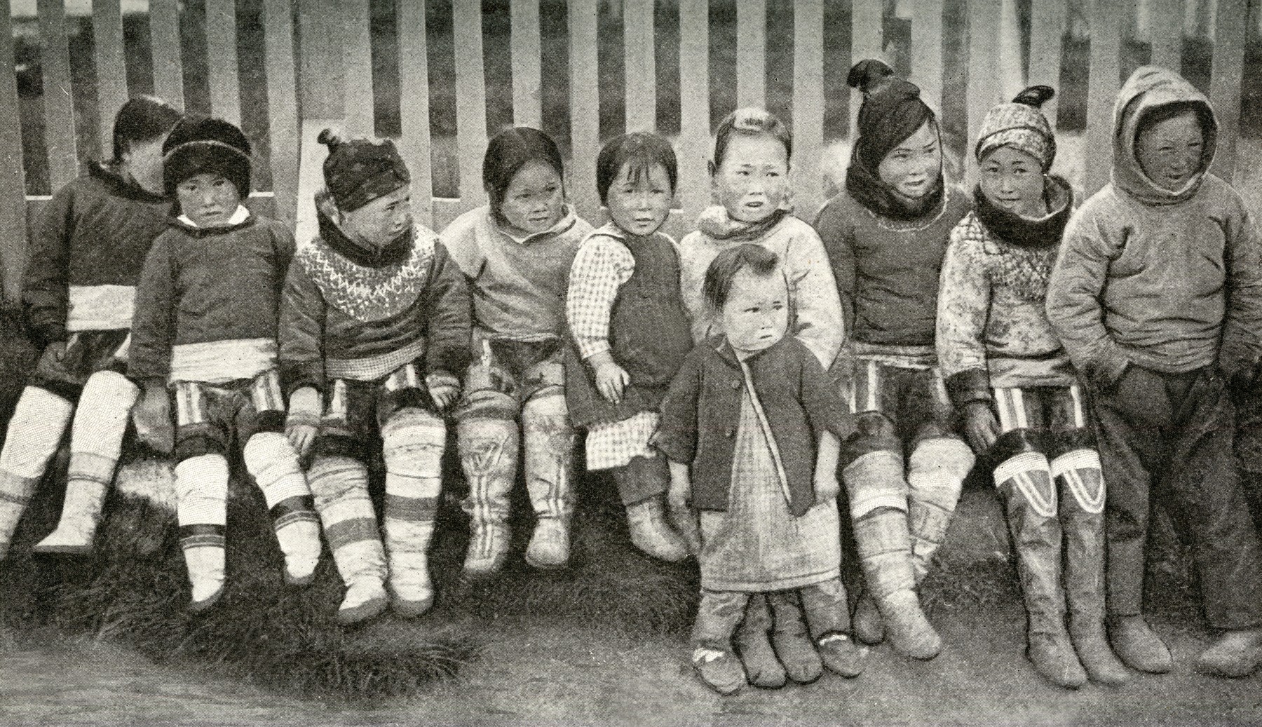 Group of eskimo children in warm clothing, Greenland (then a Danish colony).      Date: 1922,Image: 418196385, License: Rights-managed, Restrictions: , Model Release: no, Credit line: Mary Evans Picture Library / Mary Evans Picture Librar / Profimedia