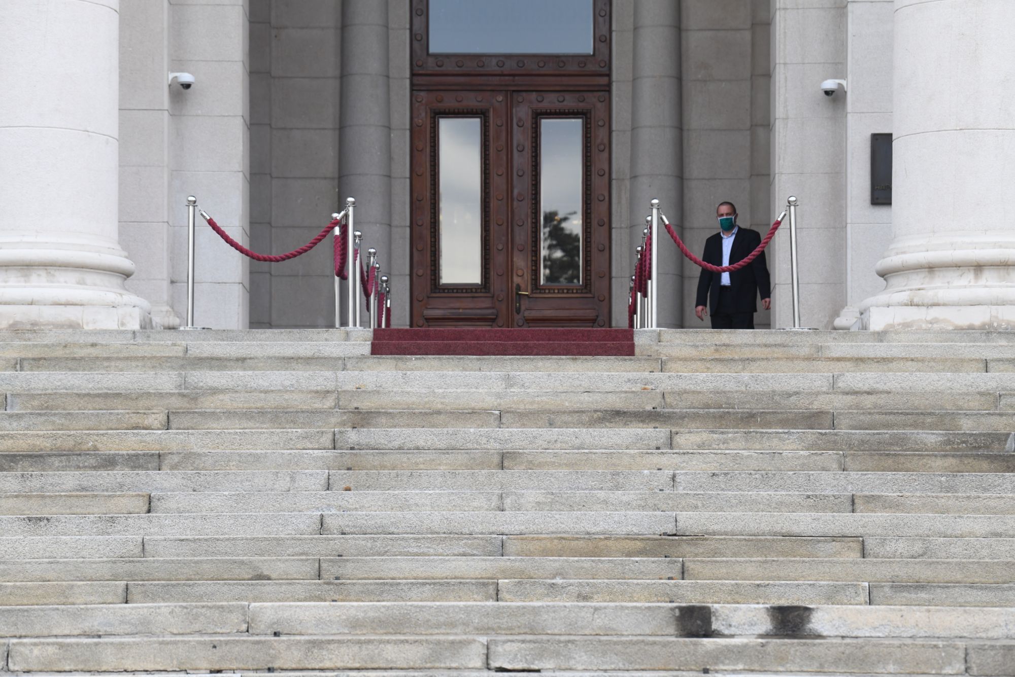 Beograd. 04.12.2020. Skupština Srbije, vrata, ulaz, stepenice, ilustracija Foto: Goran Srdanov/Nova.rs