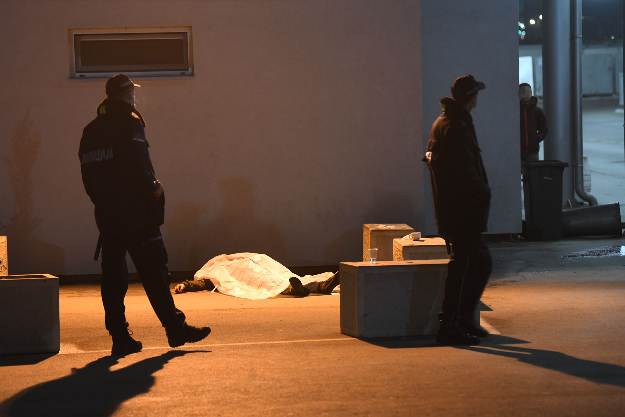 Beograd 13.12.2020. Dolazni peron, Autobuska stanica, leš, telo, žena, policija, hronika Foto: Goran Srdanov/Nova.rs