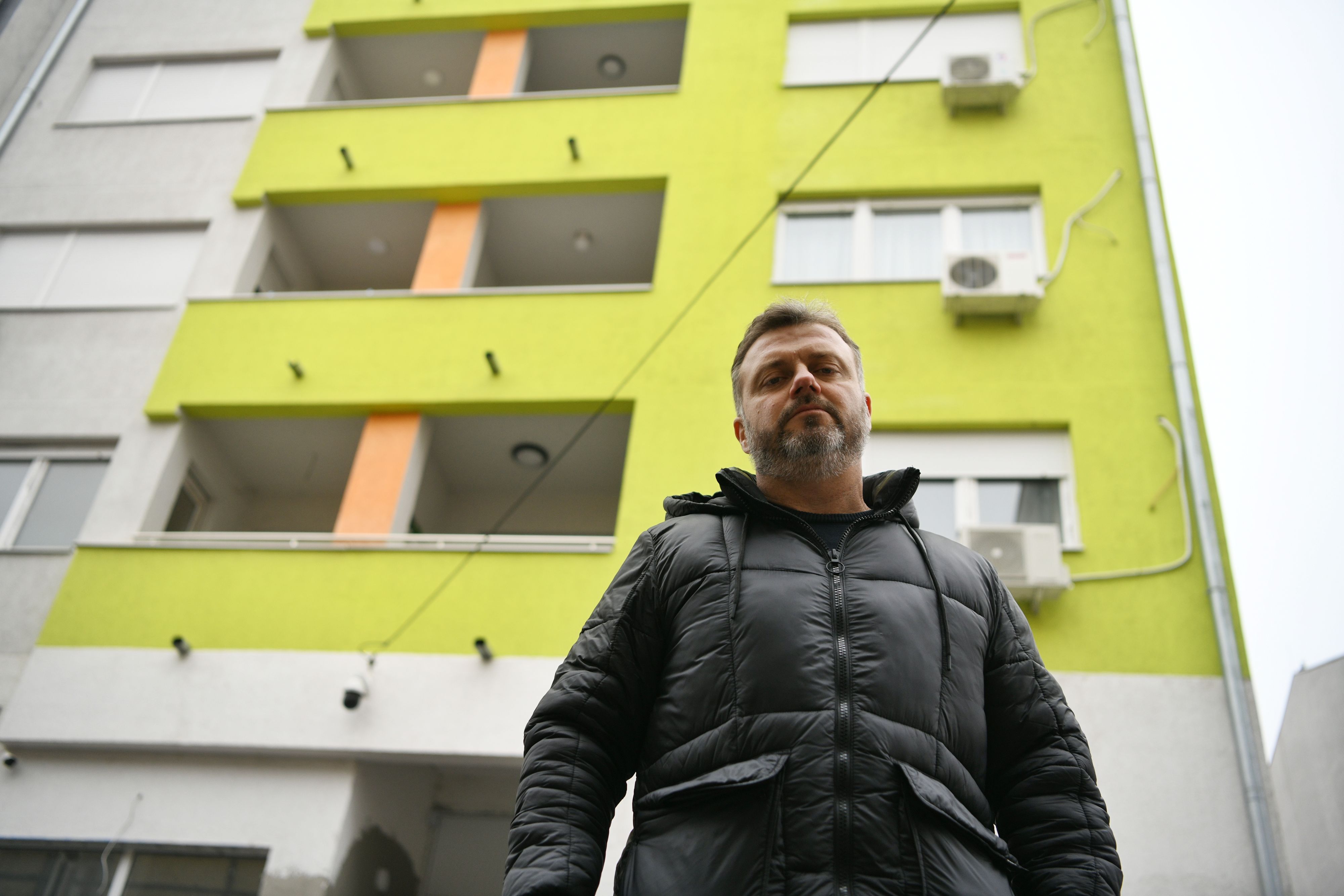 Vojislav Jevtovic, vlasnik parcele na kojoj je izgradjena zgrada, Ulica Vojvode Savatija 16a, gradjevinska mafija, prodaja duplih stanova