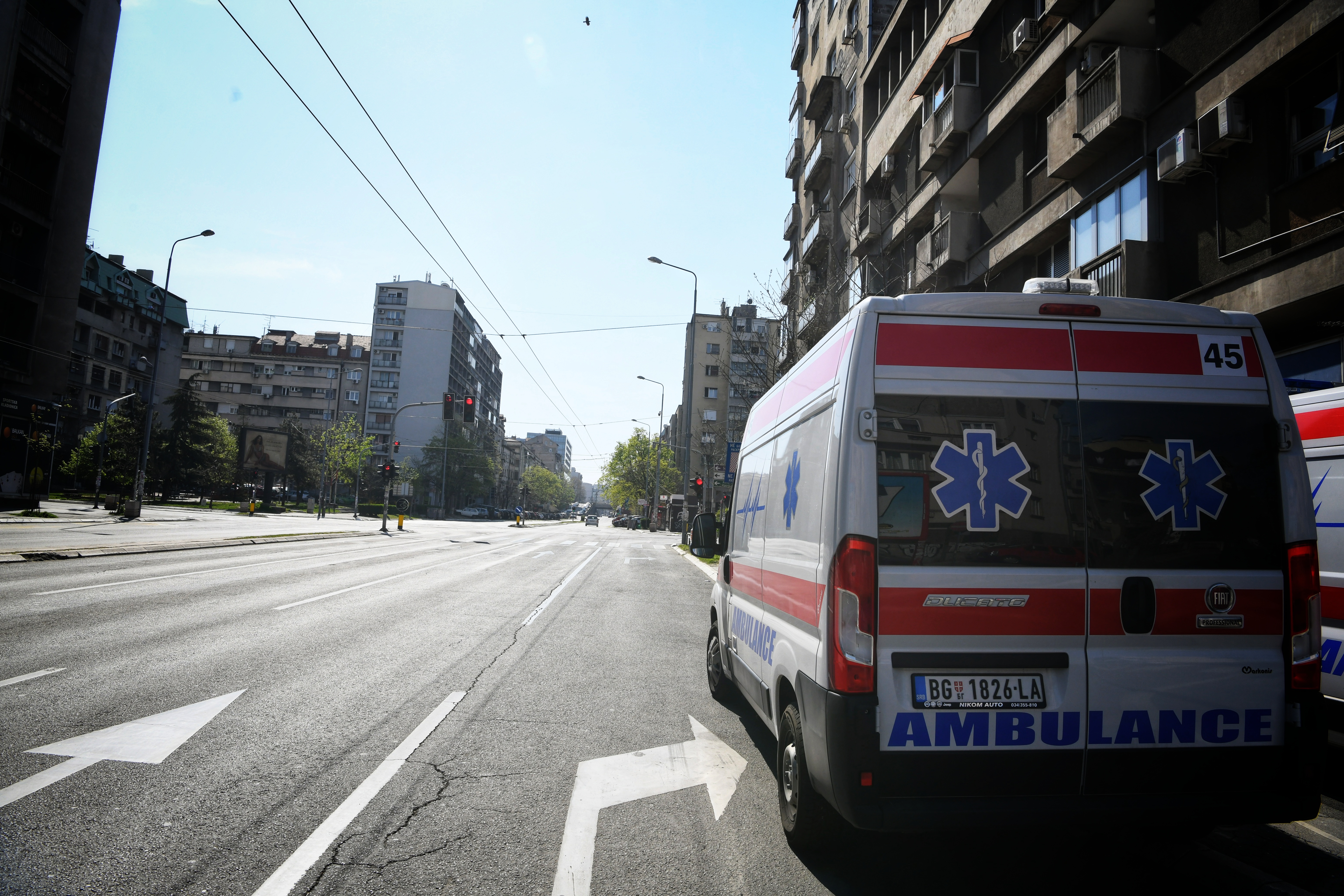 Beograd 11.04.2020. Proleće, Koronavirus, policijski čas, vikend, puste ulice, hitna pomoć Foto: Vesna Lalić/Nova.rs