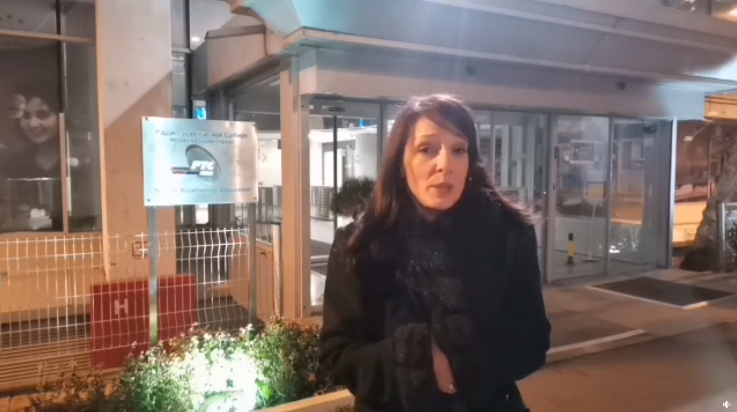 Marinika Tepić, RTS, ispred RTS-a, Radio televizija Srbije Foto: Pritnscreen/Facebook/Marinika Tepić