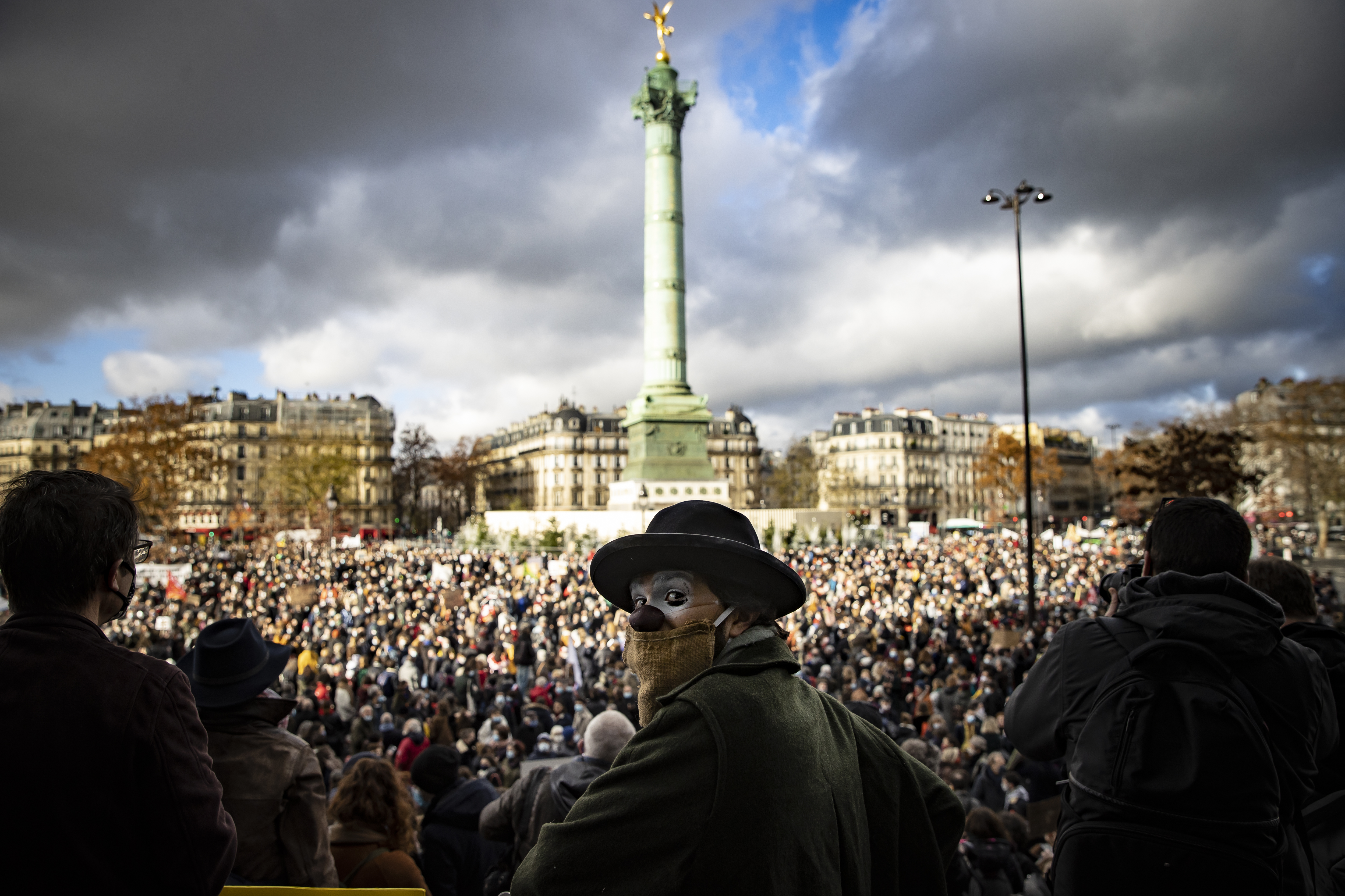 Protest against government closure measures