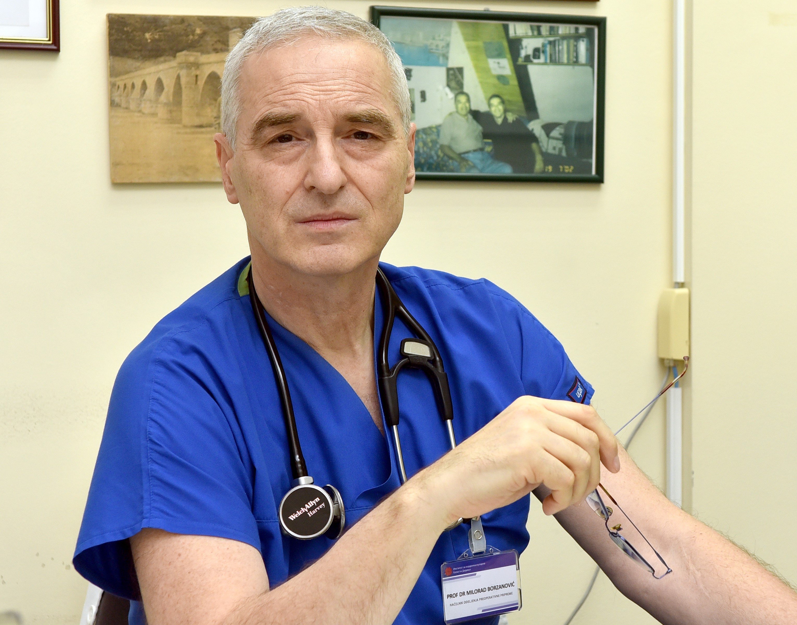 prof. dr. Milorad Borzanović
MEDICINA - DOKTOR U KUCI - INSTITUT ZA KARDIOVASKULARNE BOLESTI DEDINJE - SRCE - MILORAD BORZANOVIC - Profesor doktor Milorad Borzanovic u poseti pacijentima
                           foto:N.Skenderija