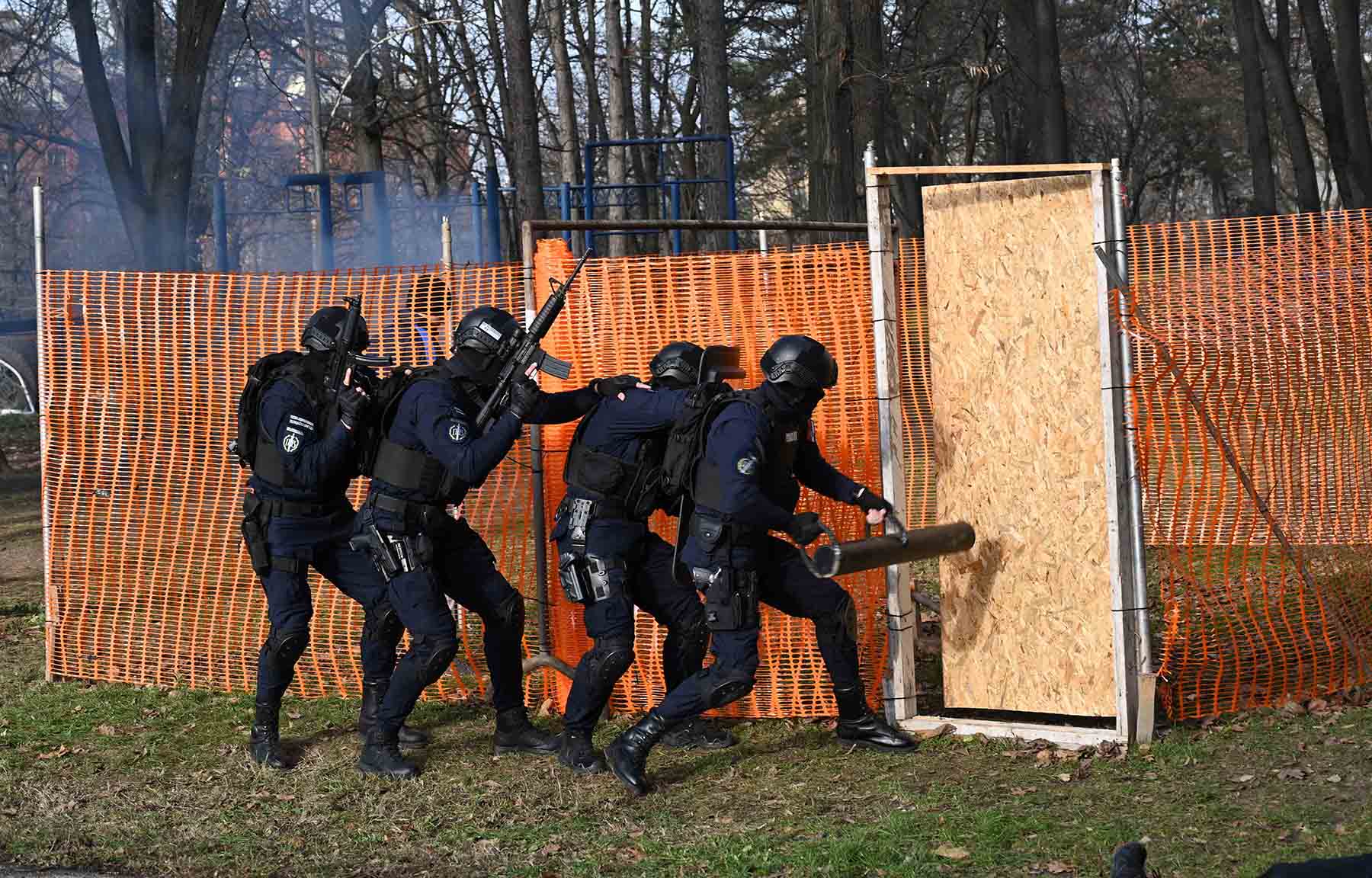 Pripadnici posebne jedinice policije Policijske brigade vezba policija