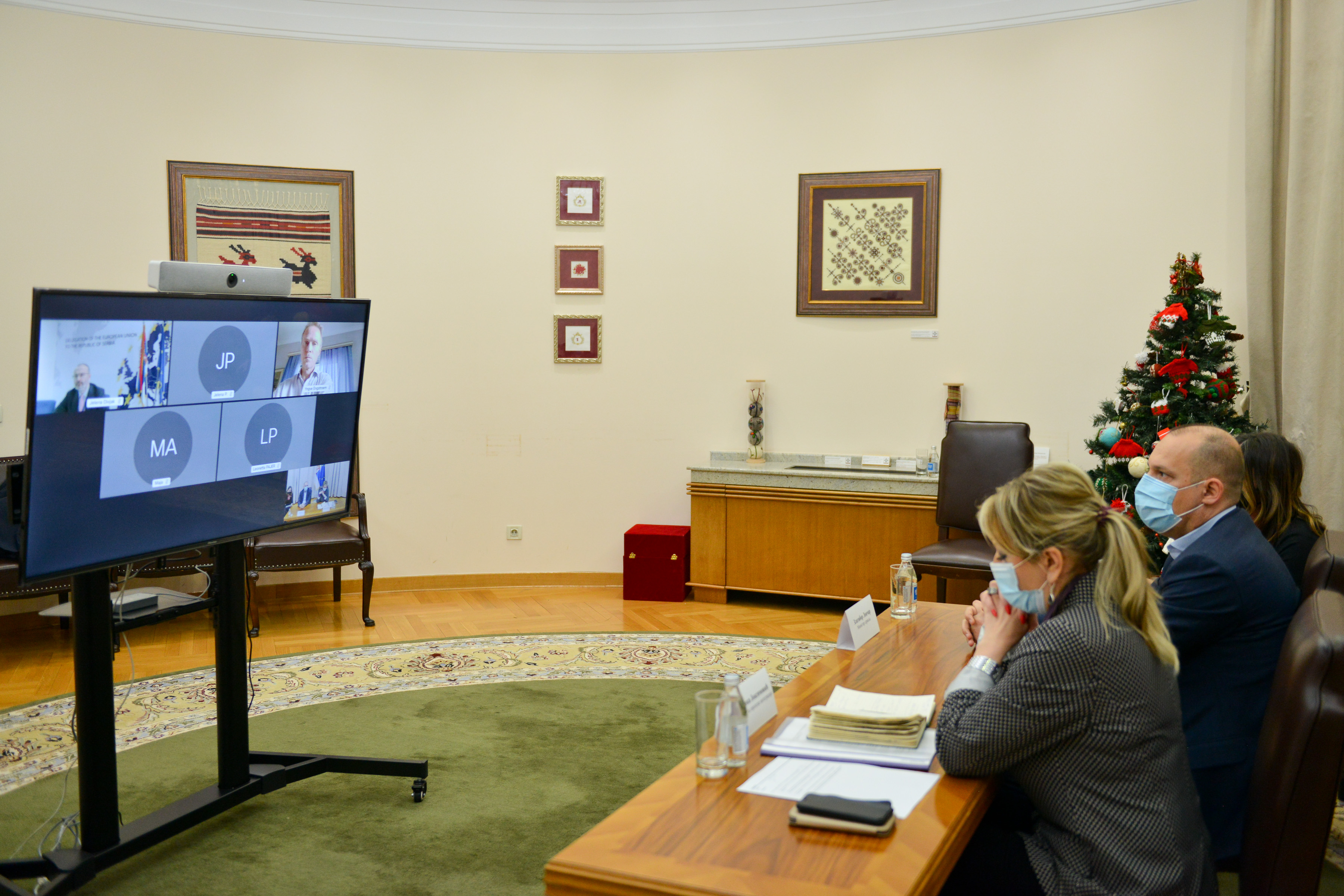 Beograd, 23. decembra 2020 - Ministar za evropske integracije Jadranka Joksimovic ucestvovala je na video sastanku sa sefom Delegacije Evropske unije u Srbiji Semom Fabricijem i ministrom zdravlja Zlatiborom Loncarom. FOTO TANJUG/ STRAHINJA ACIMOVIC/bs