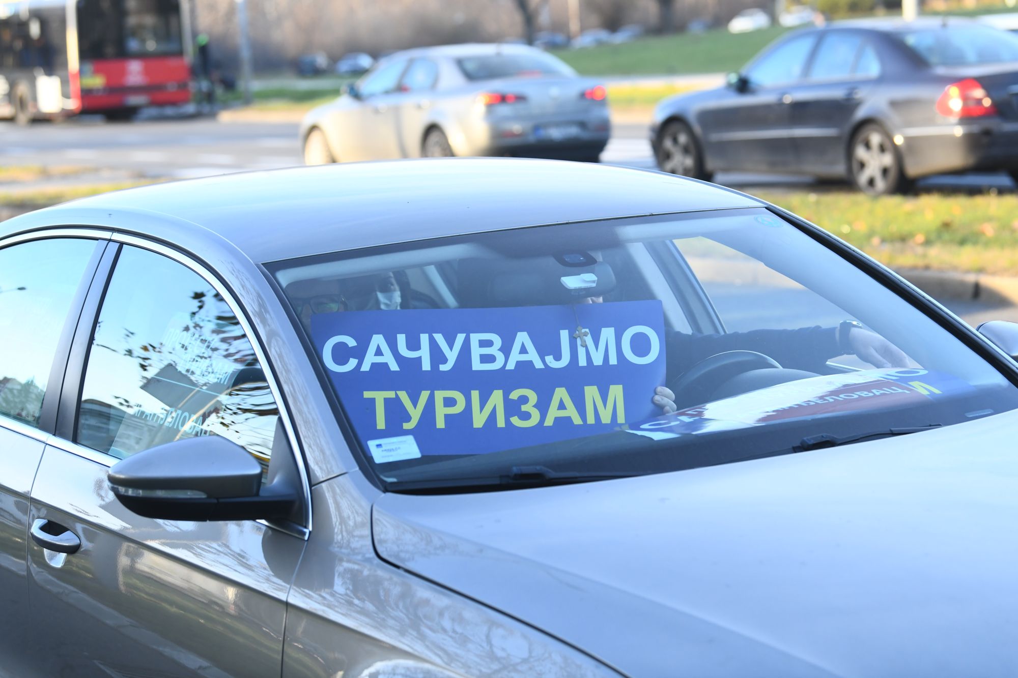 Beograd, 23.12.2020. Novi Beograd, SIV 3, Protest turizam, protest radnika u turističkim organizacijama, strajk privatnika, malih privrednika, Udruženje "Zaštitnik preduzetnika i privrednika Srbije", automobili kolona gužva  Foto: Goran Srdanov/Nova.rs