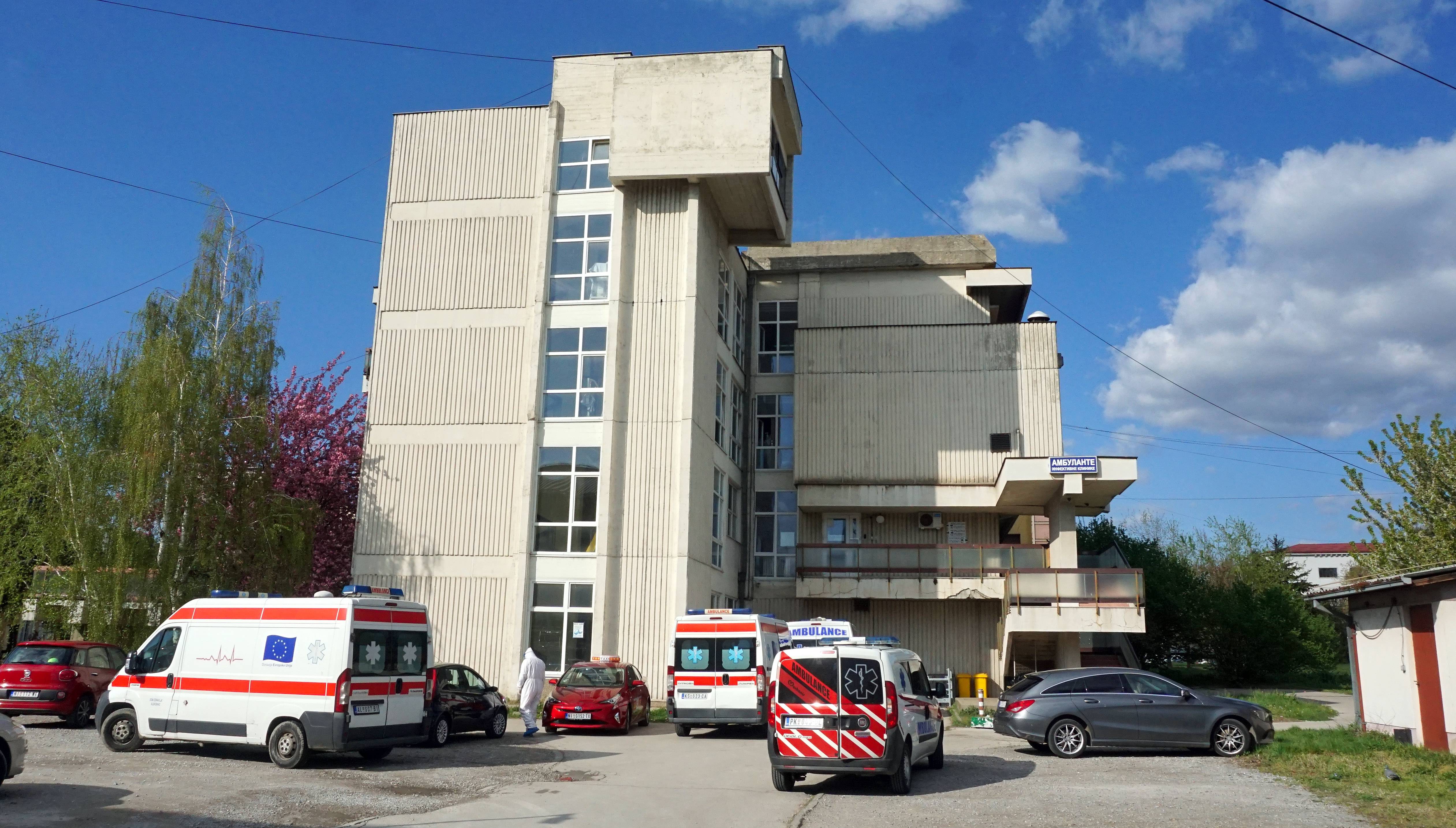 RUSKI VOJNI STRUCNJACI DEZINFIKUJU KLINICKI CENTAR U NISU