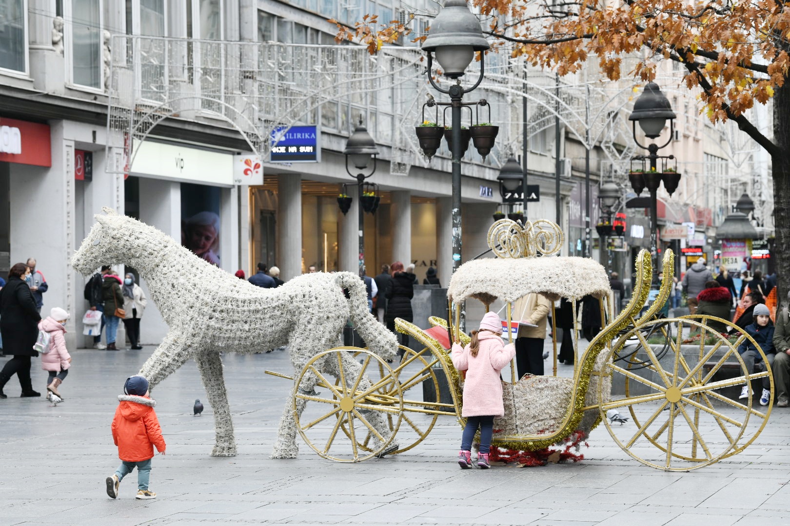 Beograd 11.11.2020. Ukrasi, grad ukrasen, Knez Mihailova, Nova godina, novogodisnji, Foto: Vesna Lalić/Nova.rs