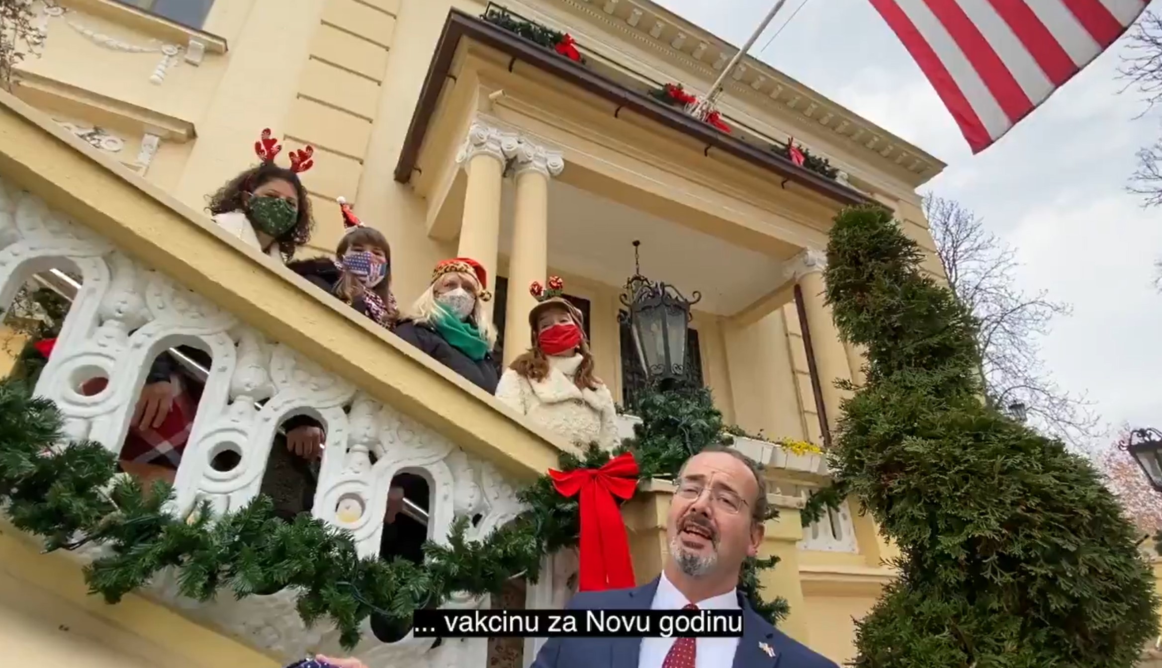 Entoni Godfri i Američka ambasada božićna pesma