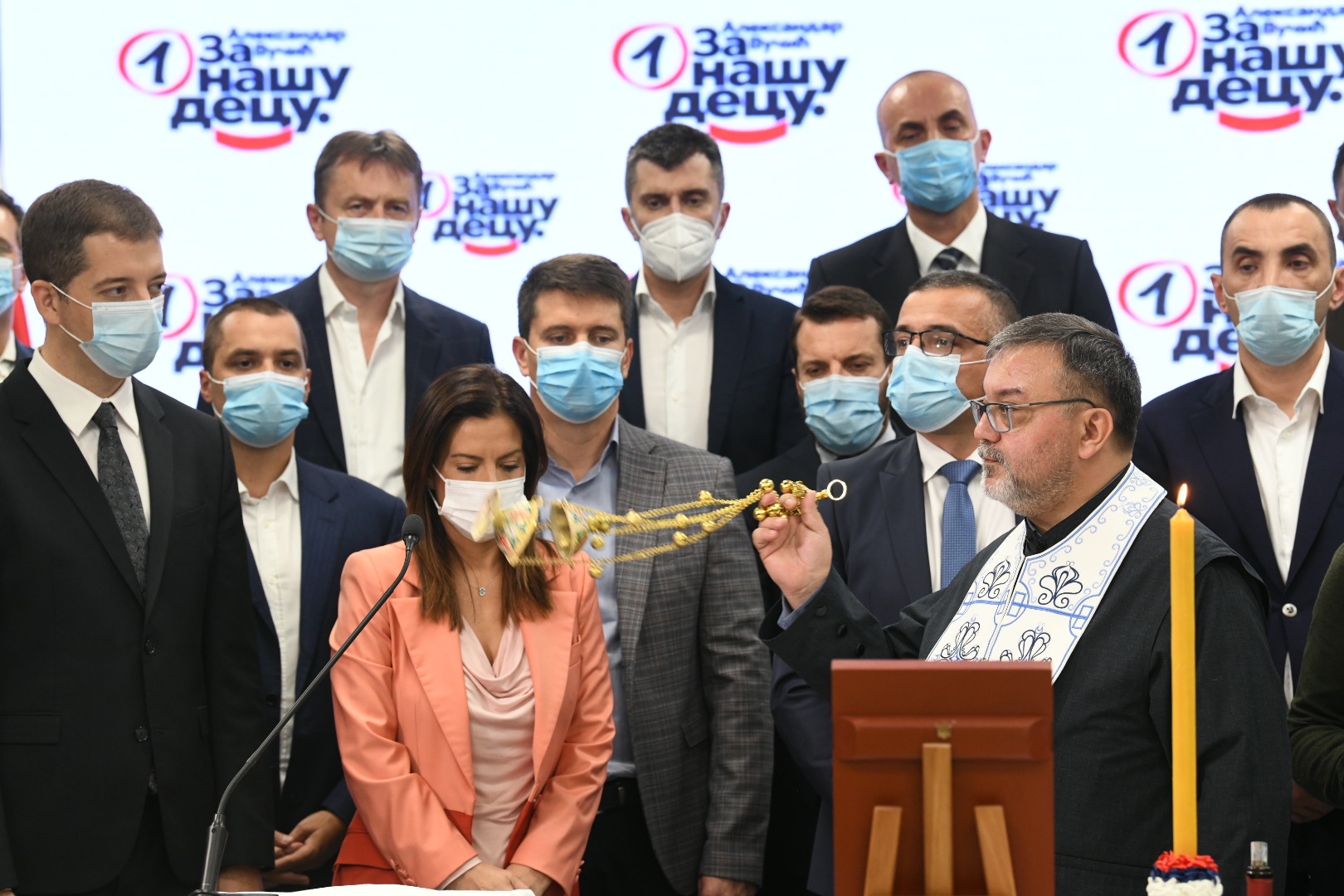 Beograd 27.10.2020. Sveta Petka, slava SnS, Srpska napredna stranka, sediste, pop, svestenik, marko djuric