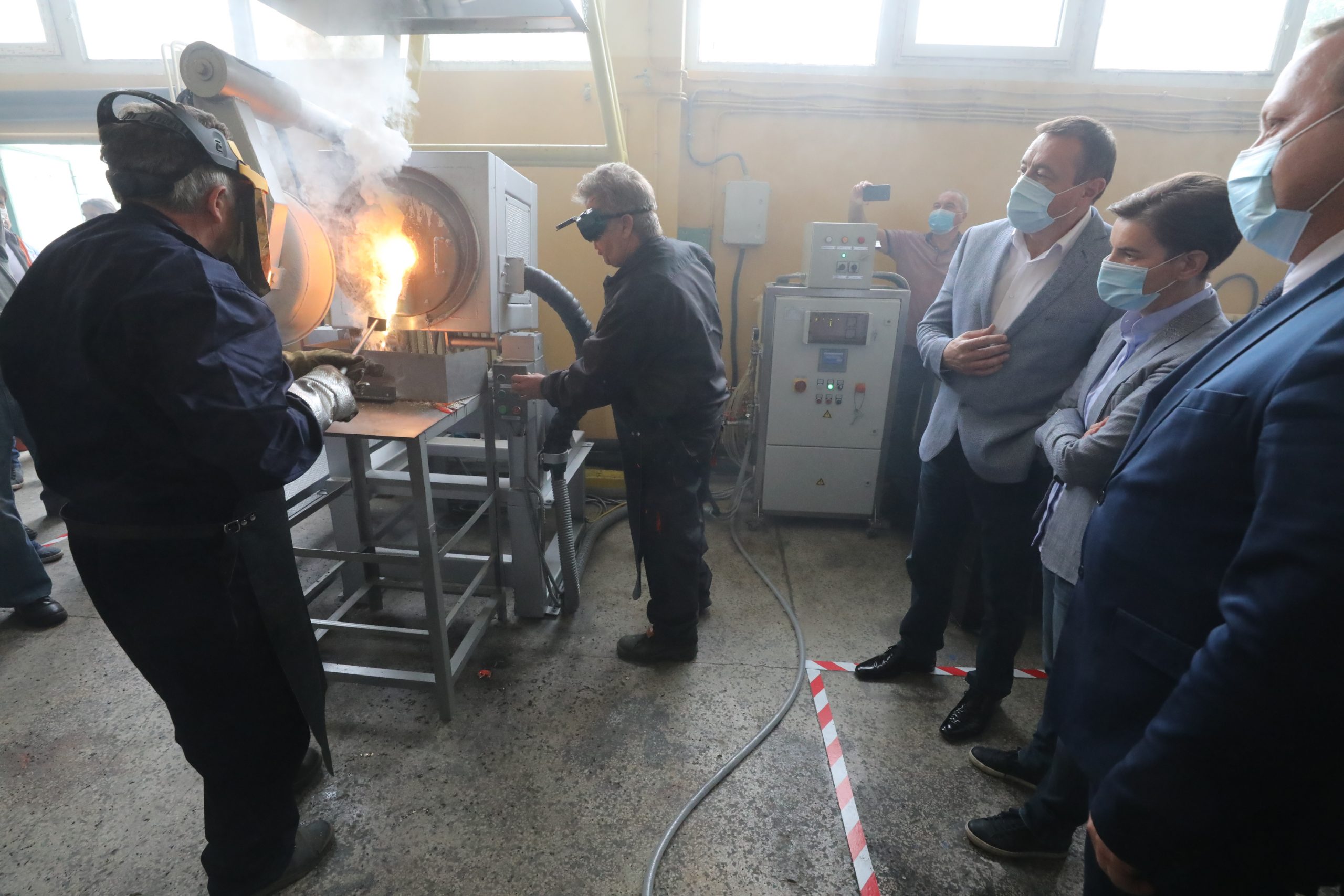 Bor, 11. juna 2020. Predsednica Vlade Srbije Ana Brnabic i ministar rudarstva Aleksandar Antic posteili su danas Institut za rudarstvo u Boru. FOTO TANJUG/ VLADA REPUBLIKE SRBIJE/ SLOBODAN MILJEVIC/ nr