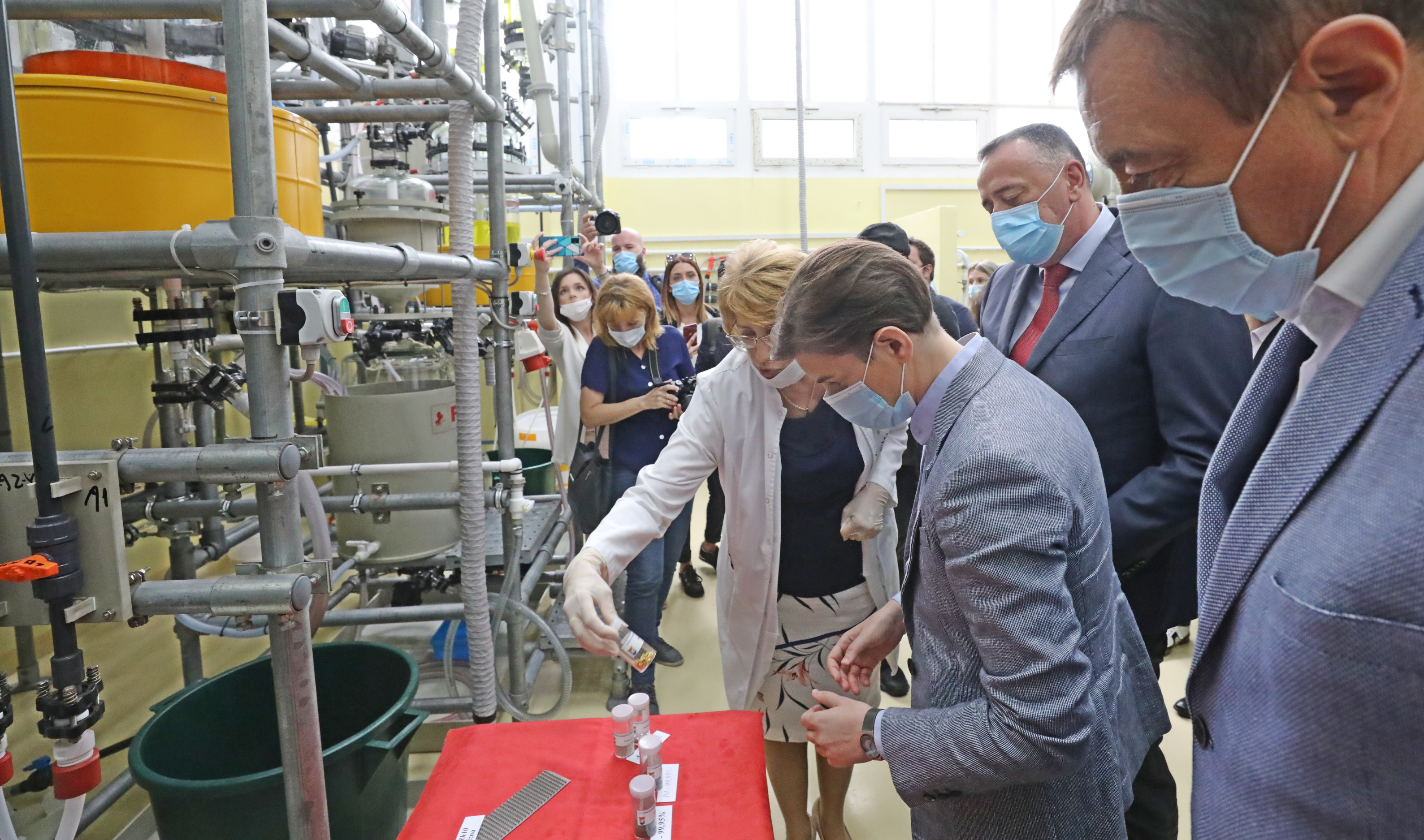 Bor, 11. juna 2020. Predsednica Vlade Srbije Ana Brnabic i ministar rudarstva Aleksandar Antic posteili su danas Institut za rudarstvo u Boru. FOTO TANJUG/ VLADA REPUBLIKE SRBIJE/ SLOBODAN MILJEVIC/ nr