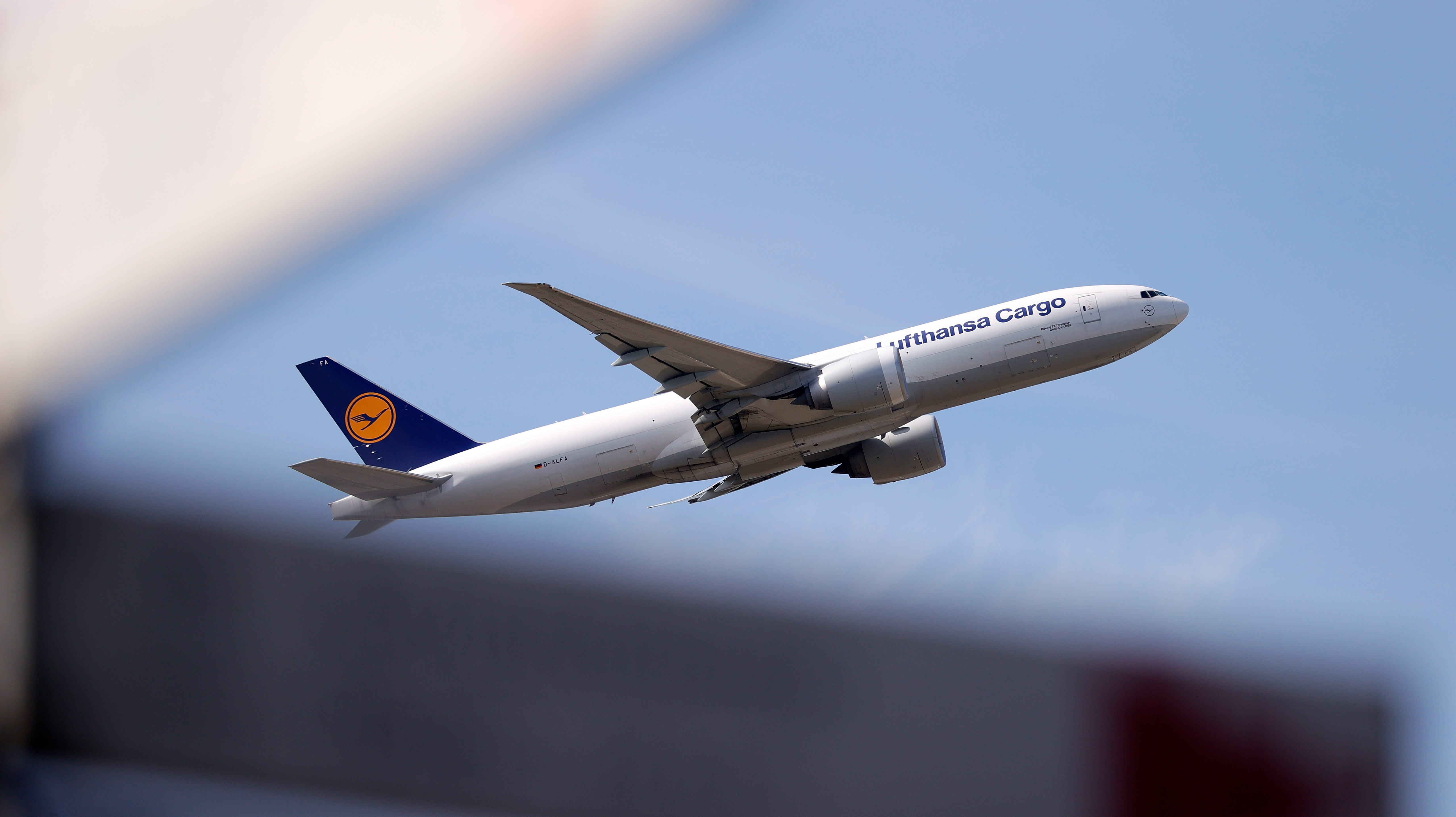 Lufthansa's supervisory board approves rescue package deal with German government