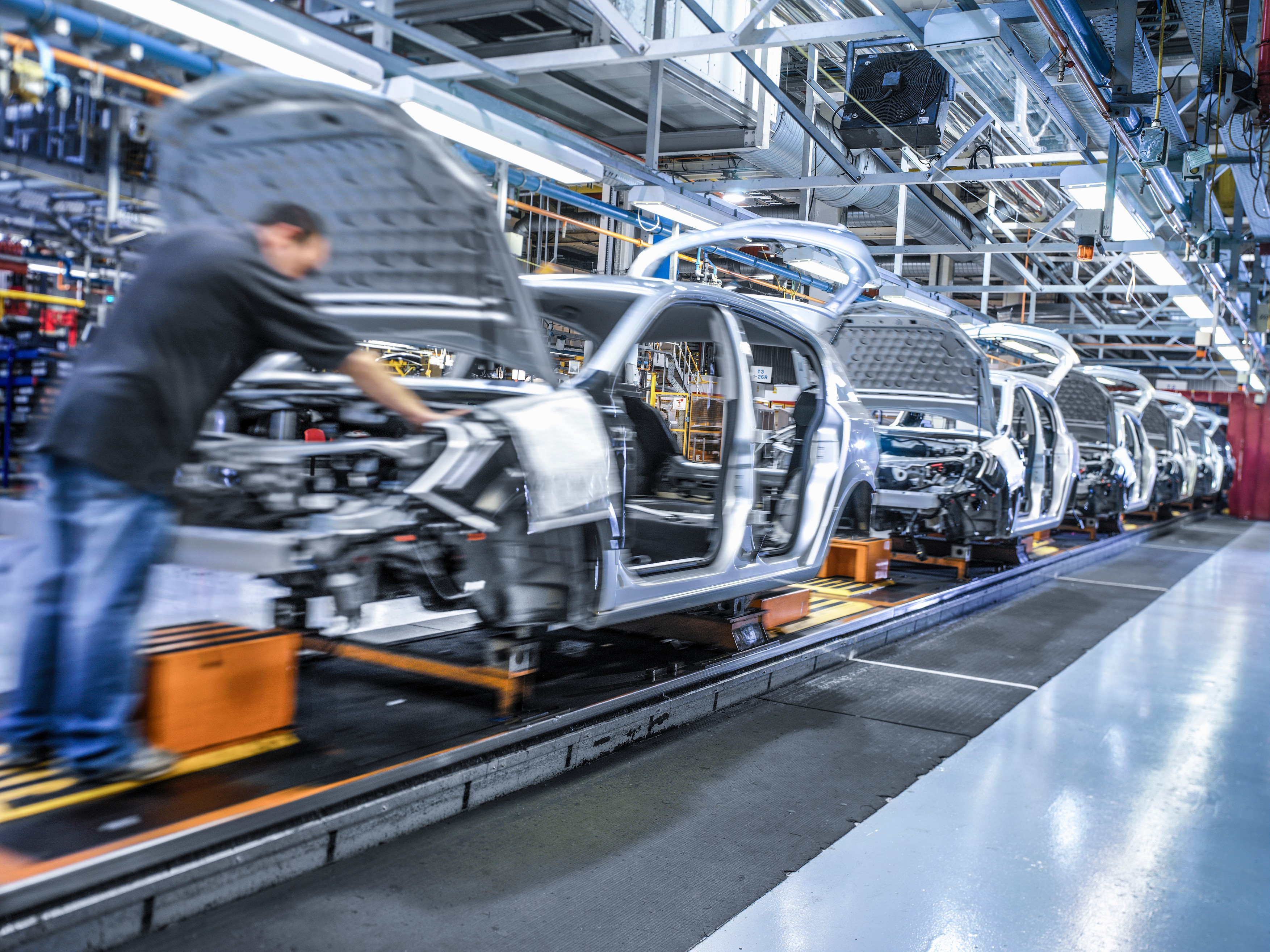 Radnici u fabrici Foto:Profimedia.rs