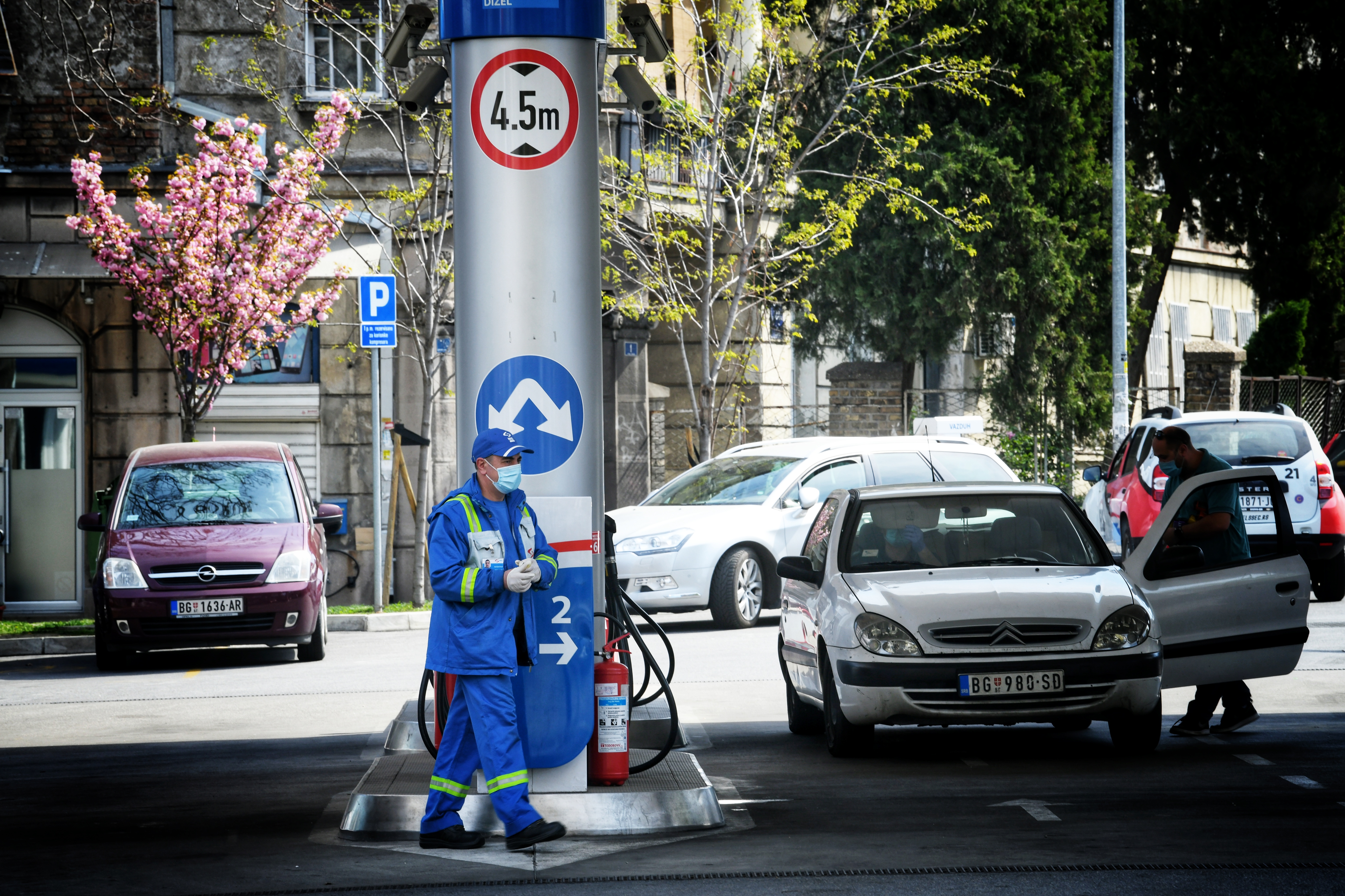 Beograd 11.04.2020. Proleće, Koronavirus, policijski čas, vikend, puste ulice, pumpa Foto: Vesna Lalić/Nova.rs