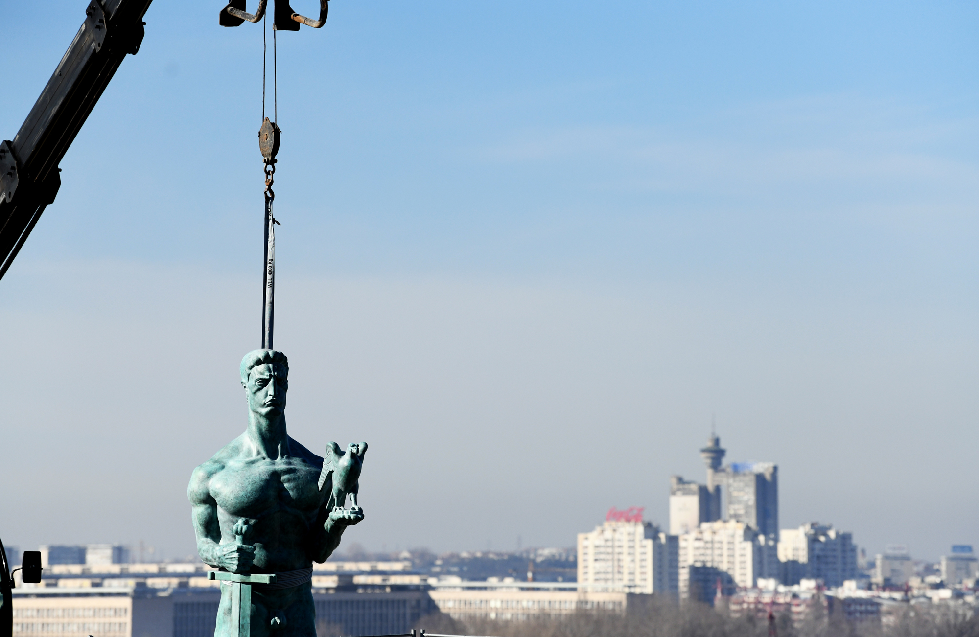 Nova2020 BEOGRAD 13.02.2020 Kalemegdan, statua Pobednika, posle nekoliko meseci restauracije postavljen pored svog postamenta gde su posetioci Kalemegdana mogli da mu pridju i da ga vide izbliza foto:Vesna Lalic/Nova.rs