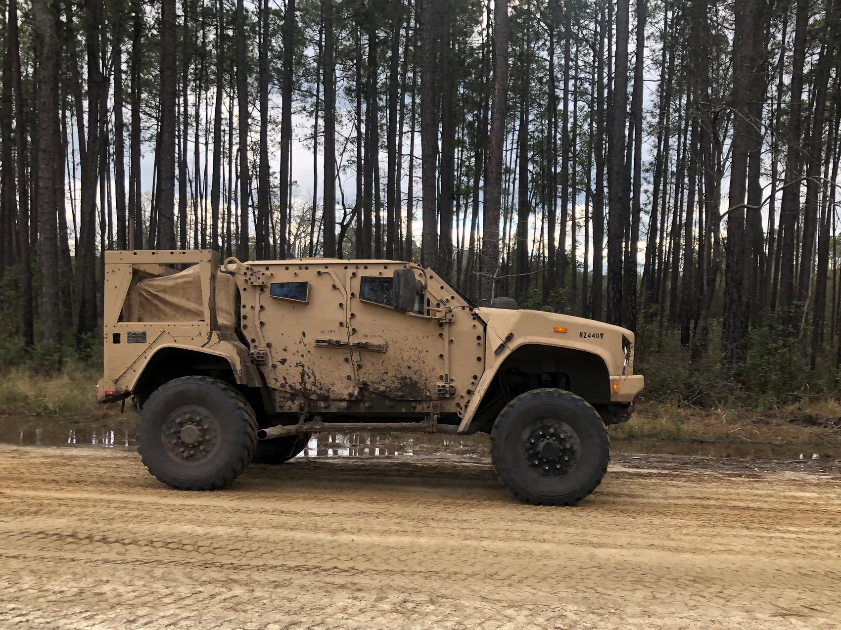 Oklopna vozila JLTV Oshkosh  , Raider Master Drivers hit the tank trails during the Joint Light Tactical Vehicle (JLTV) Operater New Equipment Training (OPNET) at Fort Stewart, GA.