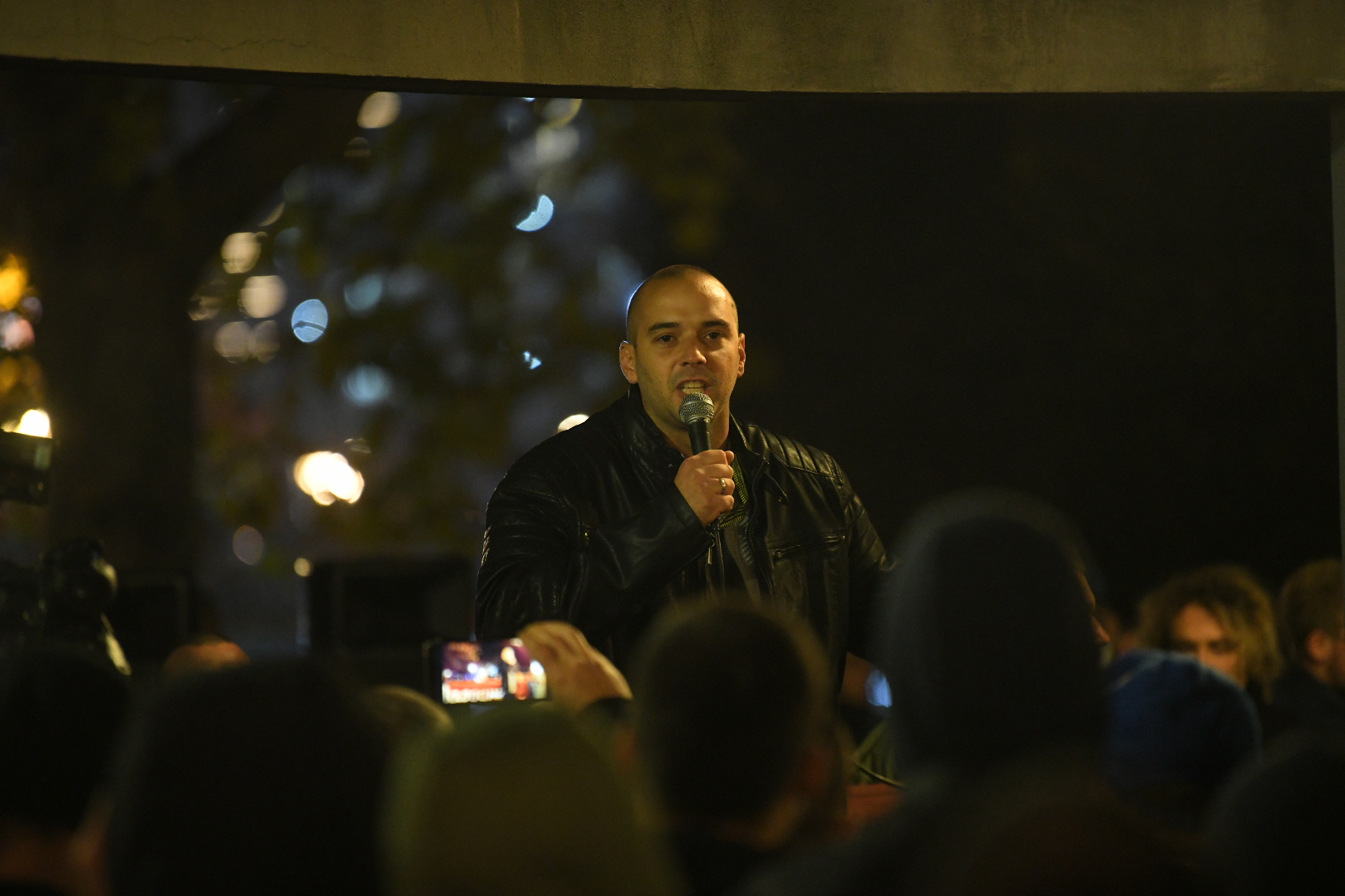 Beograd 25.10.2020. Damnjan Knežević. Park kod Ekonomskog fakulteta, Narodna patrola, skup protiv migranata, čišćenje parka od migranata, policija, skup, okupljanje Foto: Nemanja Jovanović/Nova.rs