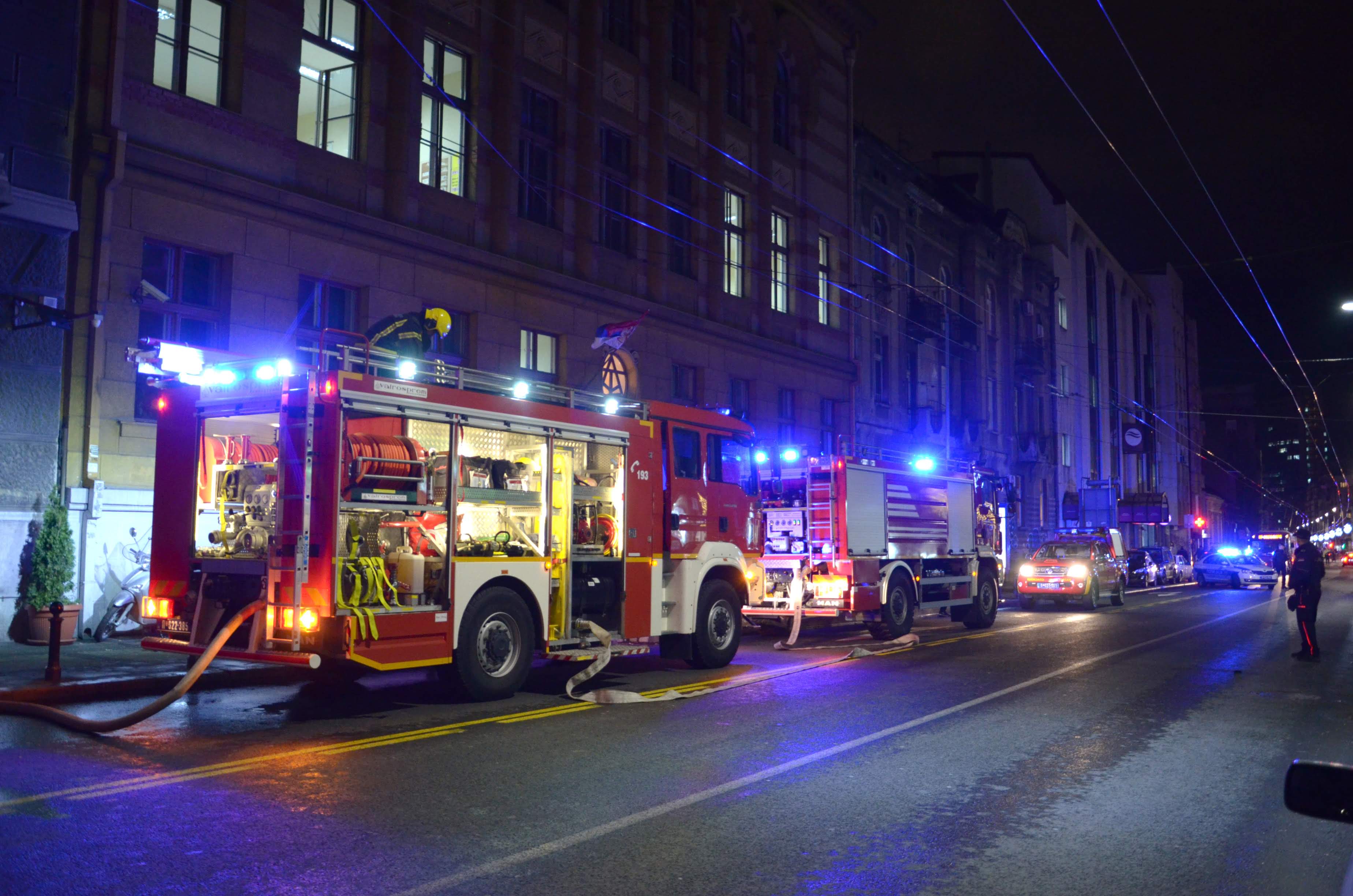 Beograd, decembar 2019. vatrogasci, požar, vatrogasni kamion