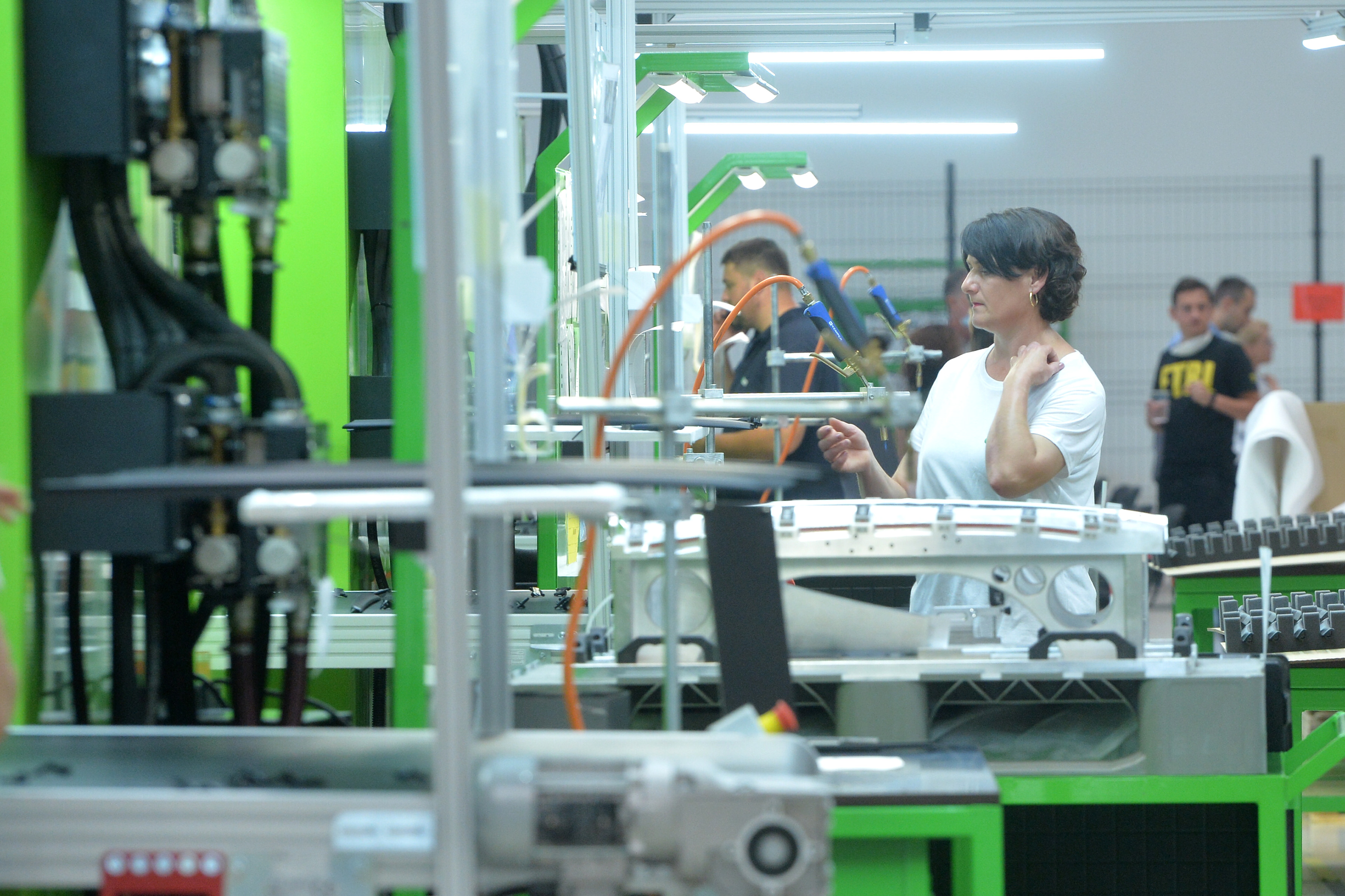 Cacak, 16. juna 2020.- Predsednik Srbije Aleksandar Vucic posetio je Cacak, gde je prisustvovao obelezavanju pocetka proizvodnje nove fabrike Vorwerk end Sohn grupe u Srbiji.FOTO TANJUG/ZORAN ZESTIC/ nr