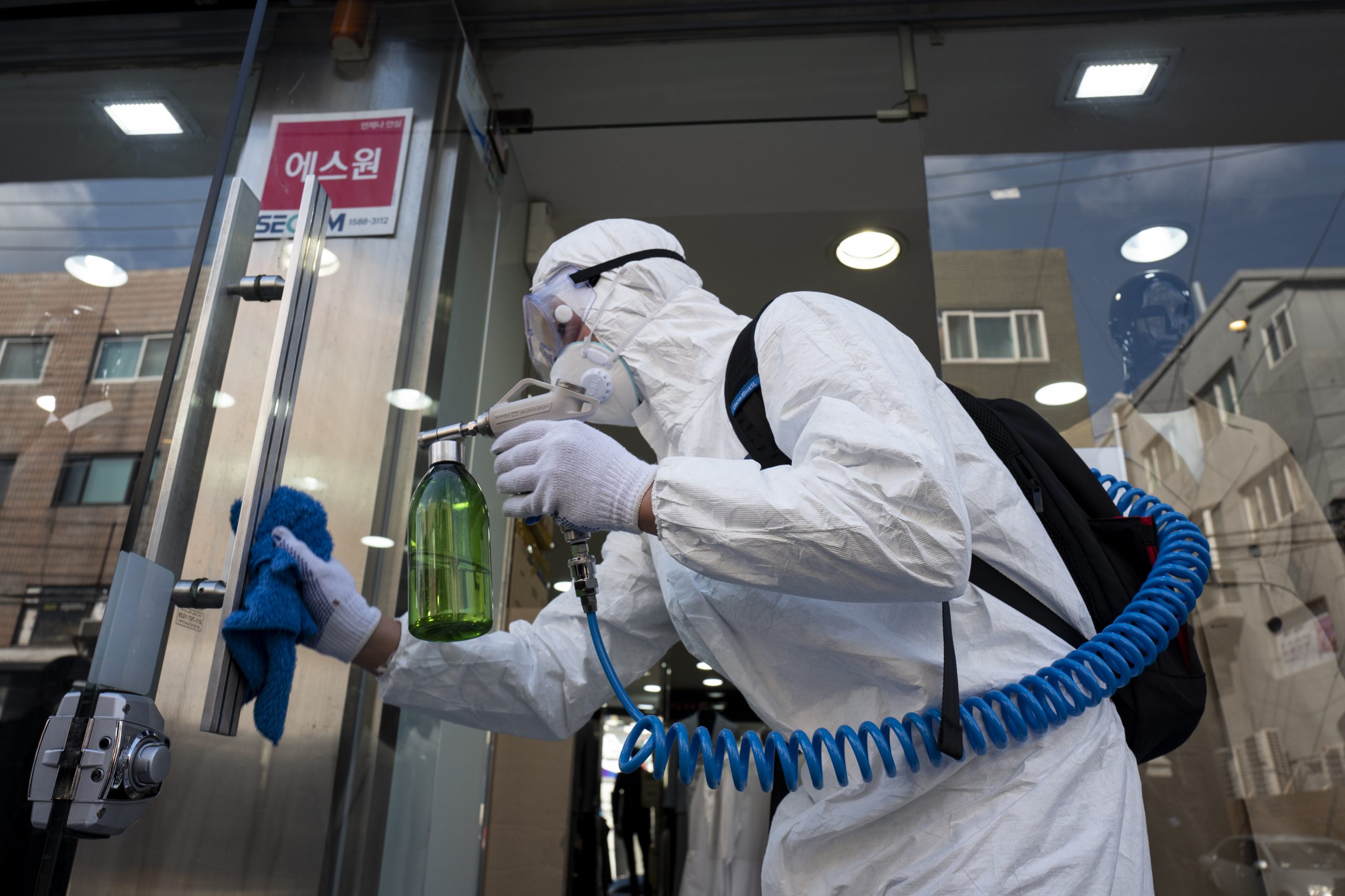 Seul 27.02.2020. Koronavirus, coronavirus, COVID-19, dezinfekcija Foto: EPA-EFE/JEON HEON-KYUN