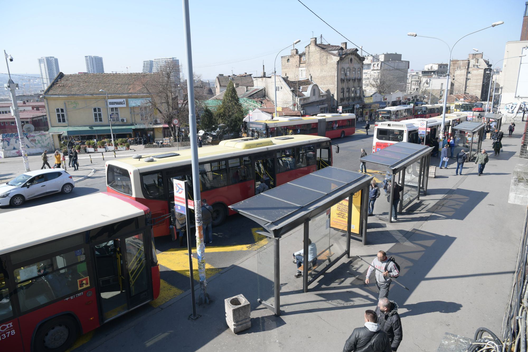 Beograd 17.03.2020. Saobraćaj i život u Beogradu za vreme koronavirusa i vanrednog stanja, Zeleni venac, autobusi gradski prevoz Foto:Goran Srdanov/Nova.rs