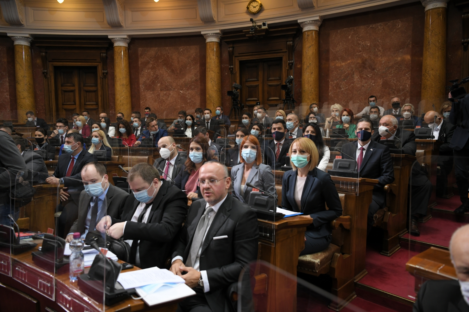 Beograd 28.10.2020. Skupština Srbije, poslanici, početak sednice, poslaničke klupe Foto: Dragan Mujan/Nova.rs