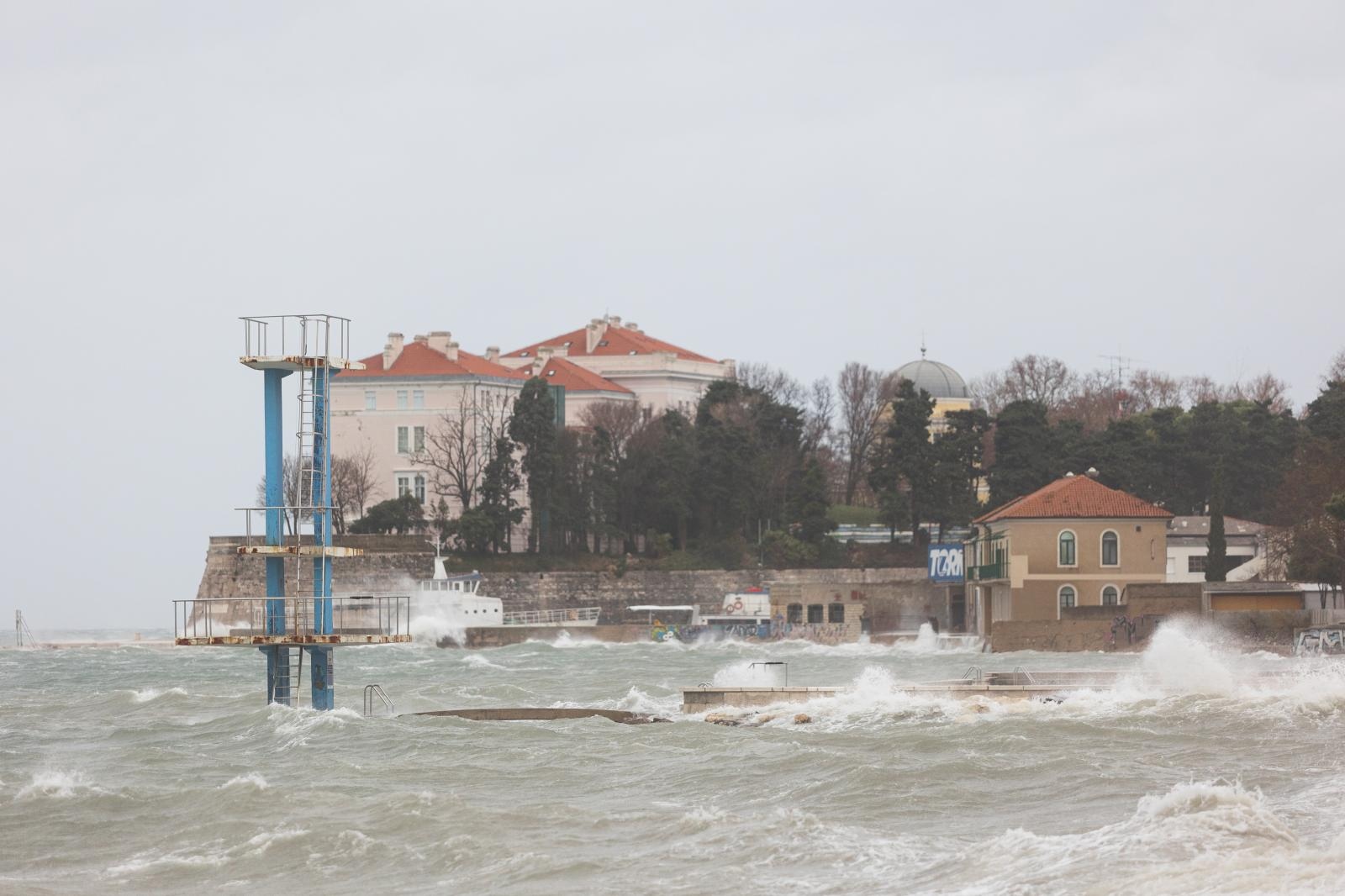 28.12.2020.Zadar- Orkansko jugo puse u Zadru. Photo: Marko Dimic/PIXSELL
