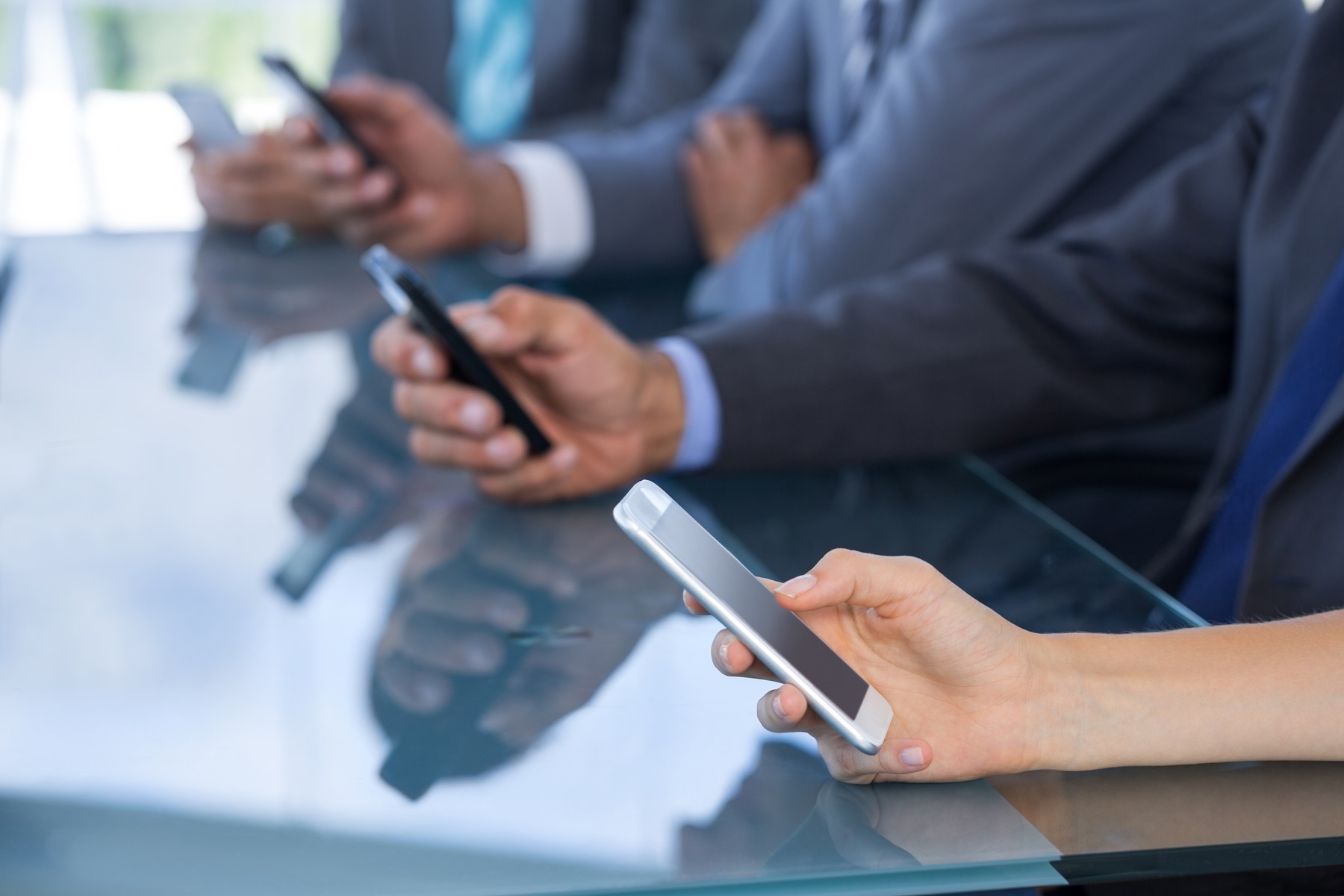 Employees using their mobile phone in the office,Image: 253436533, License: Royalty-free, Restrictions: , Model Release: no, Credit line: - / Wavebreak / Profimedia