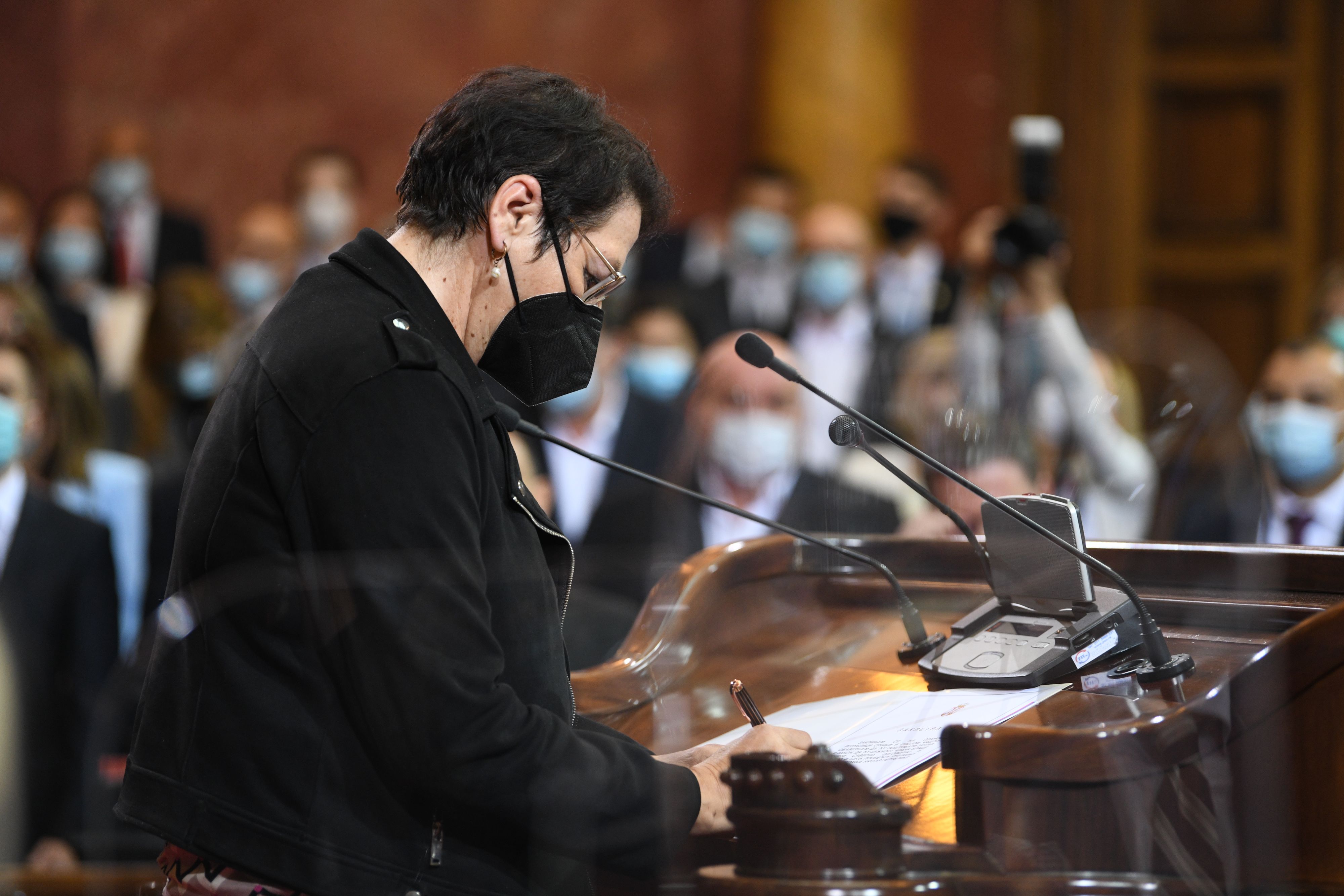 Beograd 28.10.2020. Skupština Srbije, poslanici, sednica, polaganje zakletve, potpisivanje, Ministarstvo za ljudska i manjinska prava i društveni dijalog - Gordana Čomić Foto: Filip Krainčanić/Nova.rs