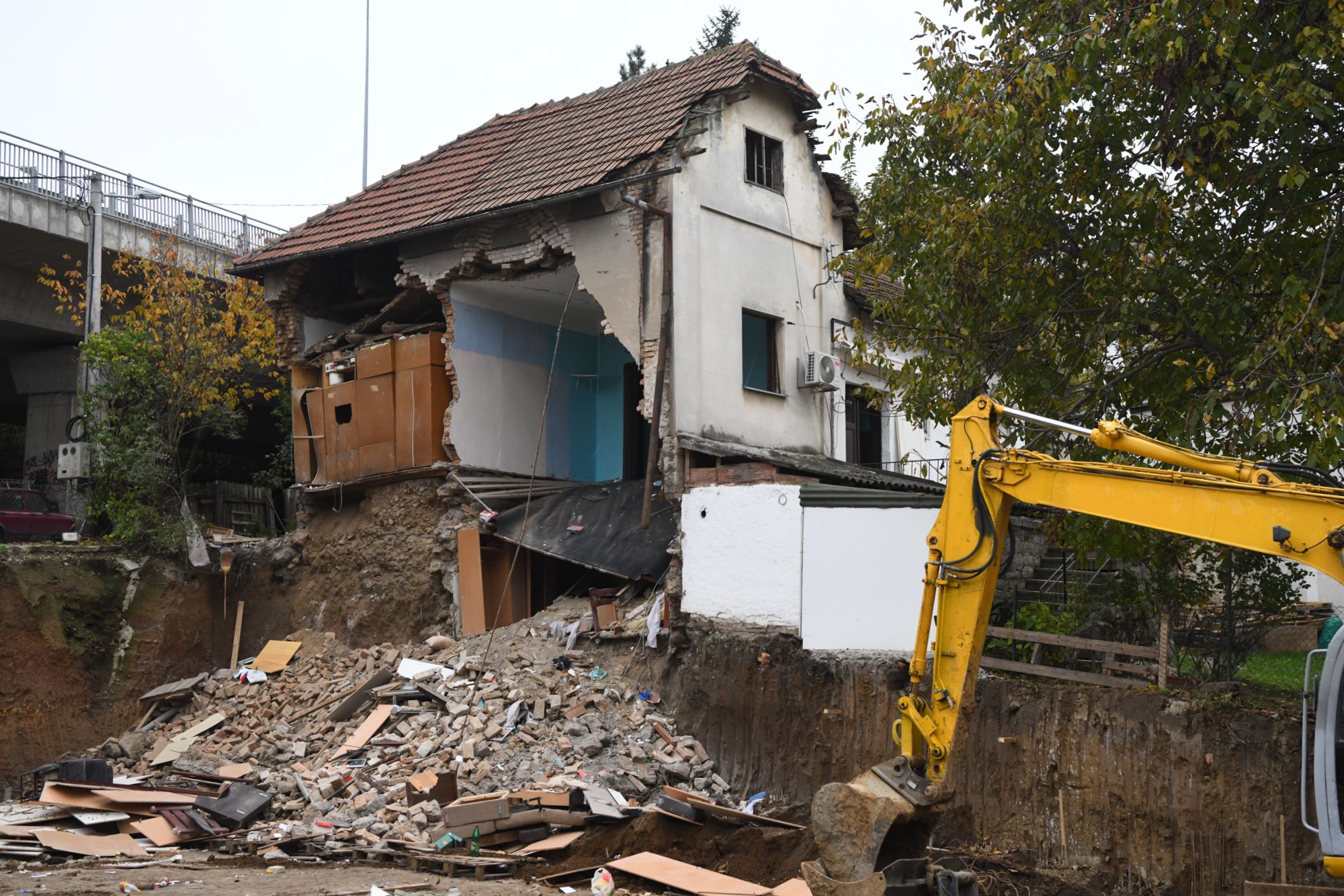 Beograd, 11.11.2020. Hronika, Čukarica, Paštrovićeva ulica, Nesreća, Kuća, obrušio se zid kuća, pao zid, šut Foto: Goran Srdanov/Nova.rs