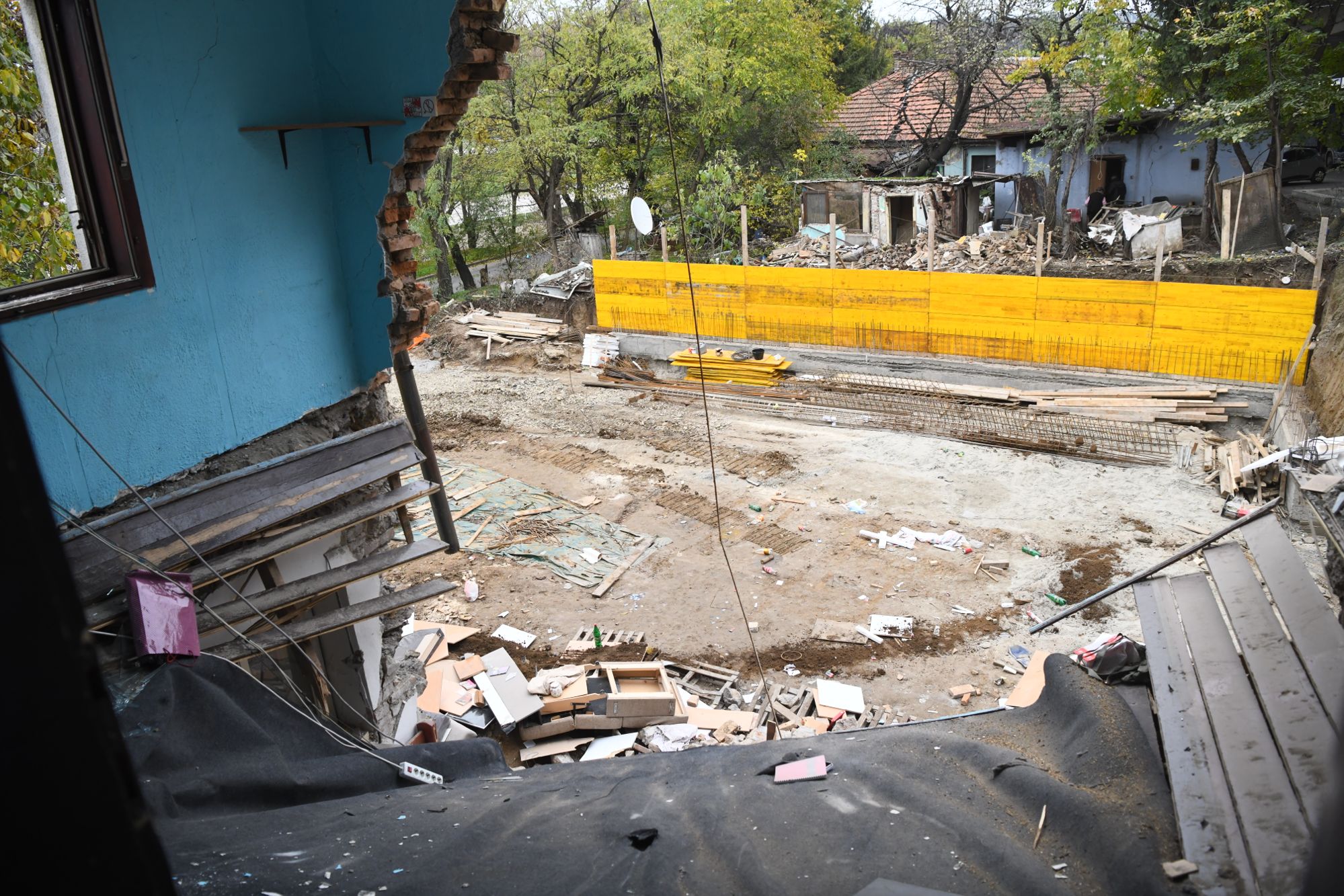 Beograd, 11.11.2020. Hronika, Čukarica, Paštrovićeva ulica, Nesreća, Kuća, obrušio se zid kuća, pao zid, šut Foto: Goran Srdanov/Nova.rs