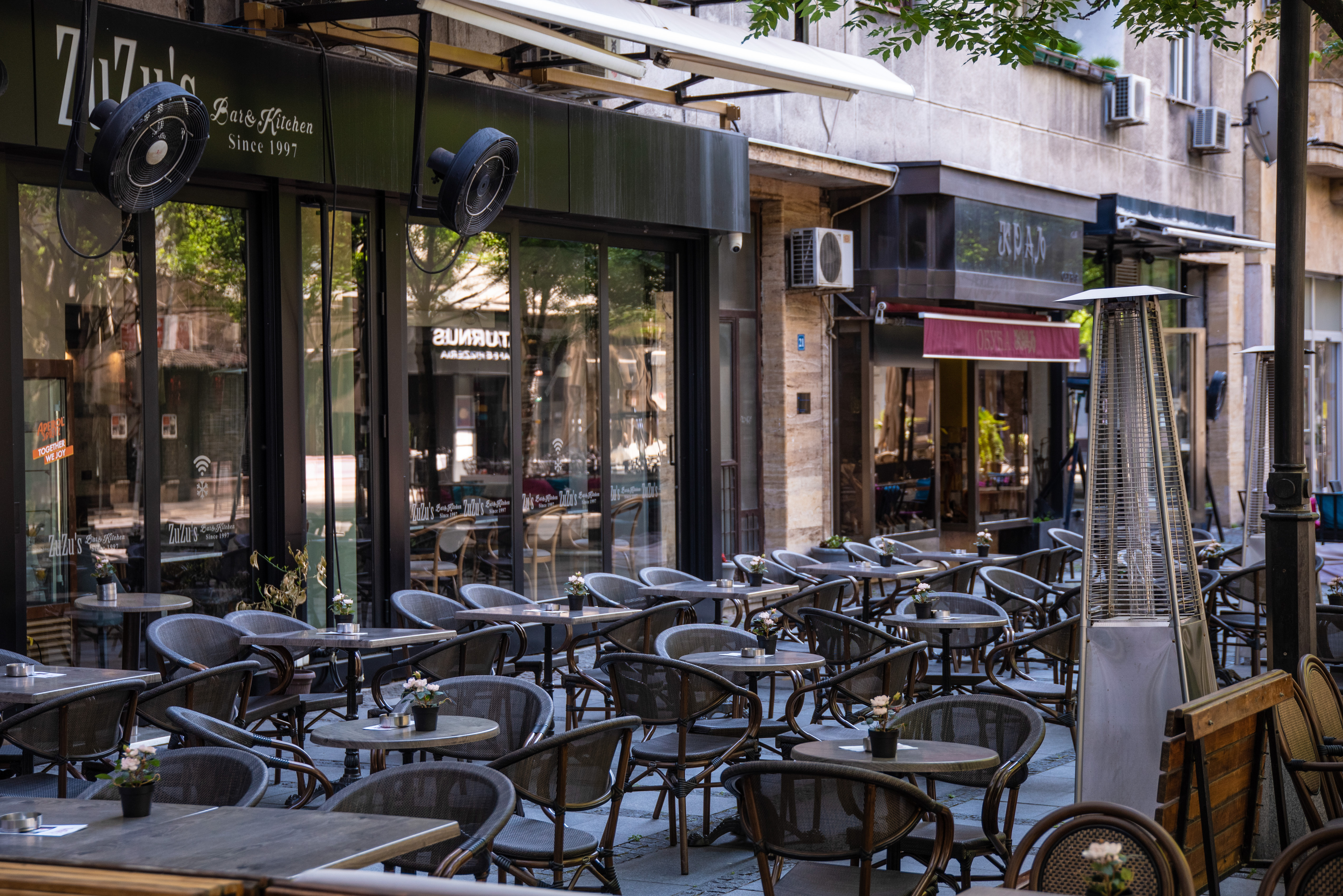 Beograd 04.05.2020. Otvaranje kafića i restorana, kafić, restoran, bašta kafića, koronavirus, vanredno stanje Foto: Dragan Mujan/Nova.rs