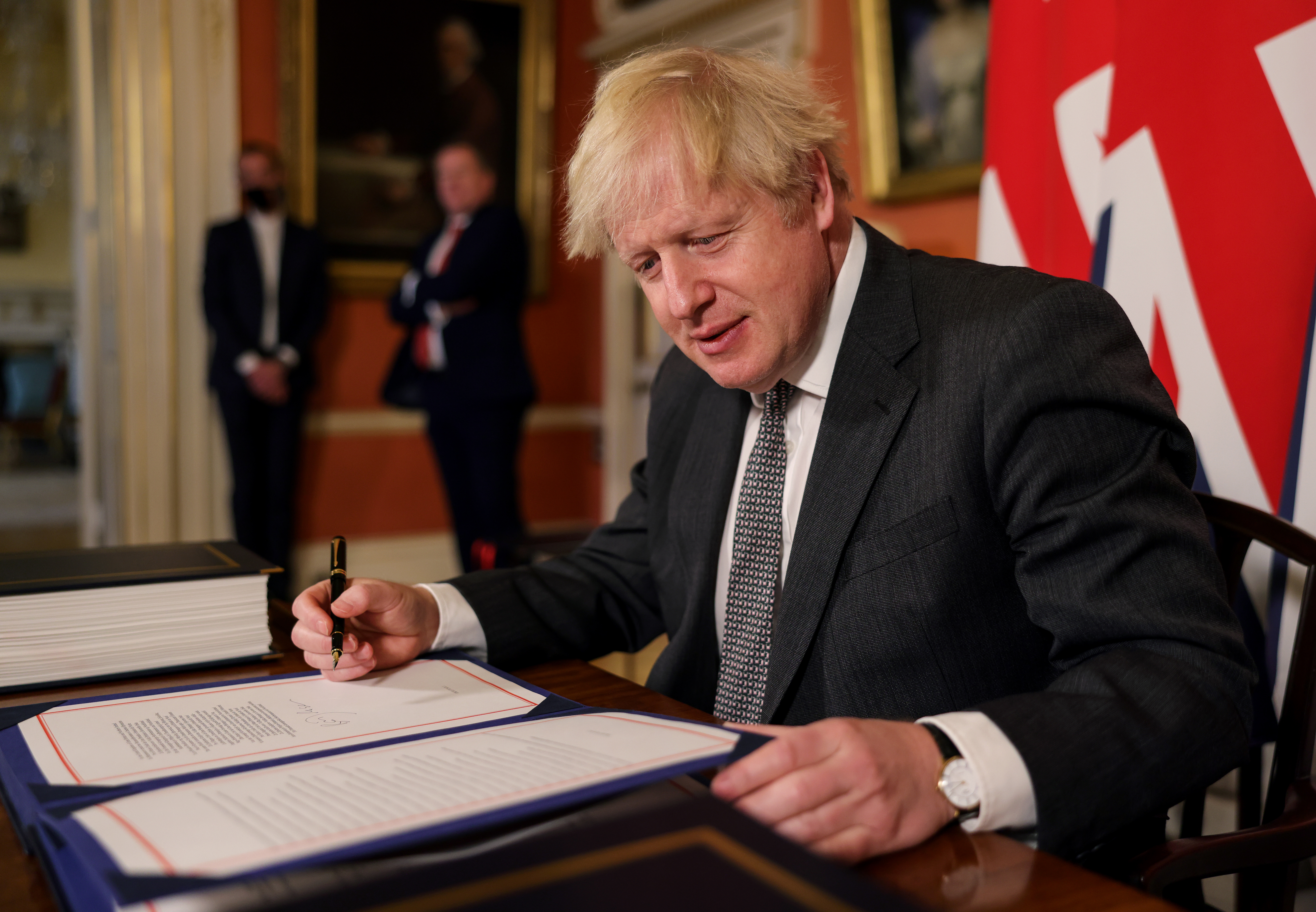 Boris Johnson signs the Brexit trade deal