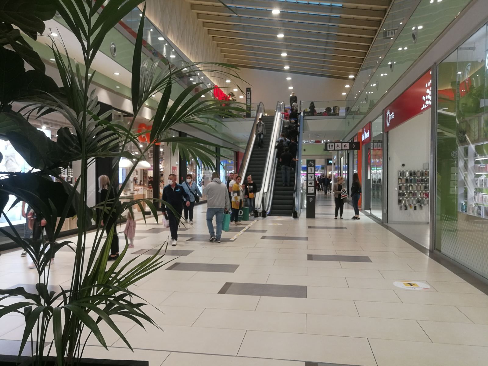 Plaza-3.jpg
