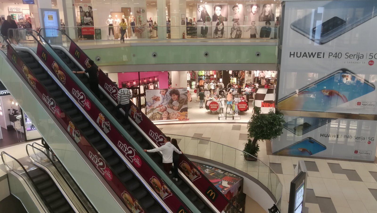 Plaza 4