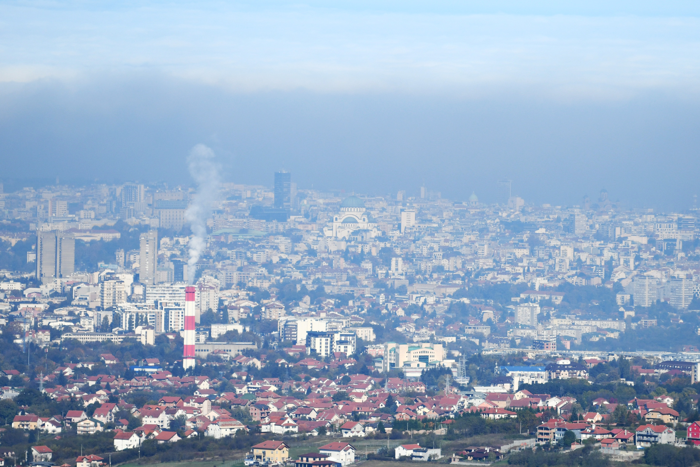 BEOGRAD 01.11.2020 Zagadjenje, Avala, Beograd, panorama grada, selo, magla, oblaci foto:Vesna Lalić/Nova.rs