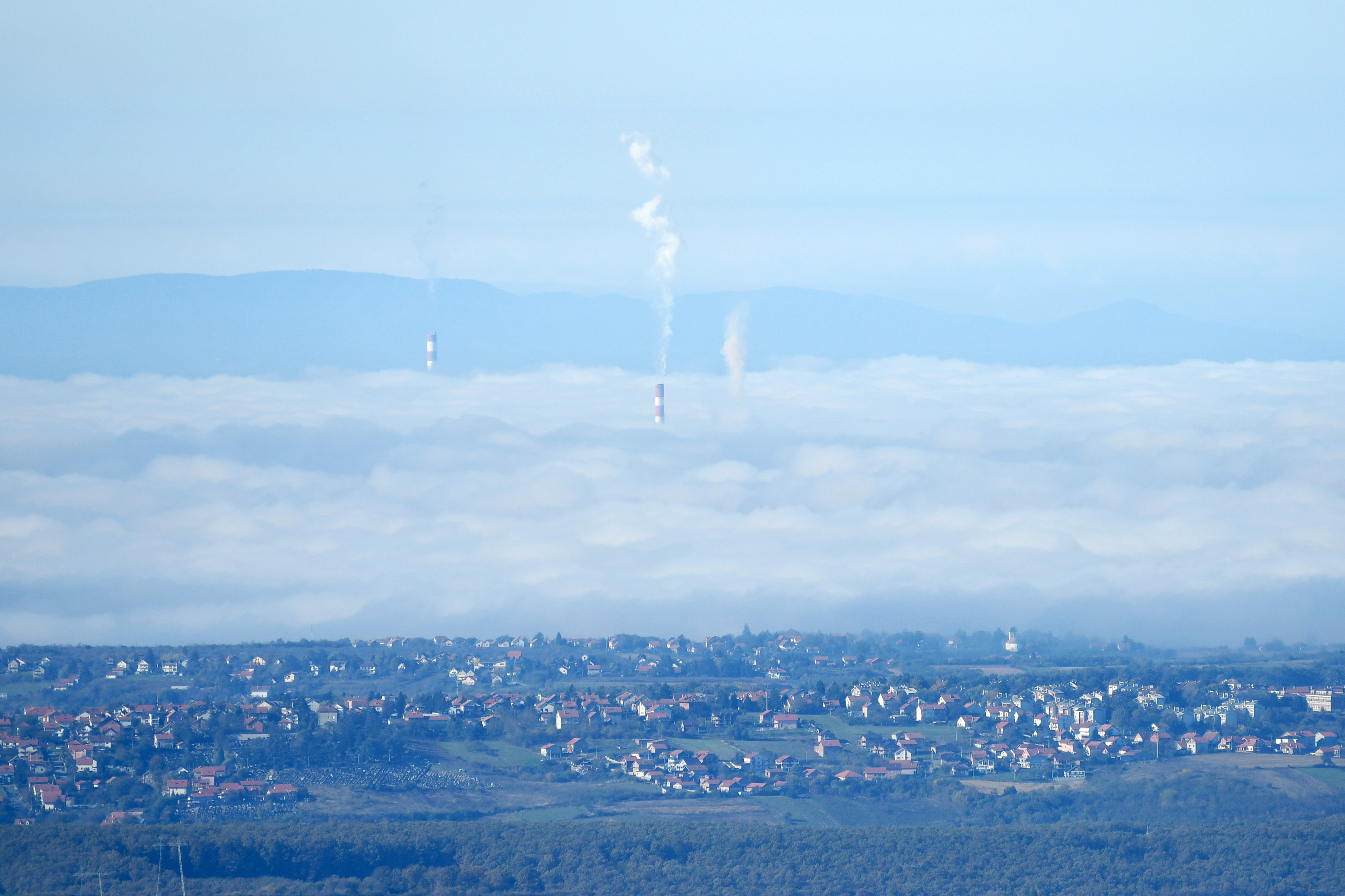 BEOGRAD 01.11.2020 Zagadjenje, Avala, Beograd, panorama grada, selo, magla, oblaci foto:Vesna Lalić/Nova.rs