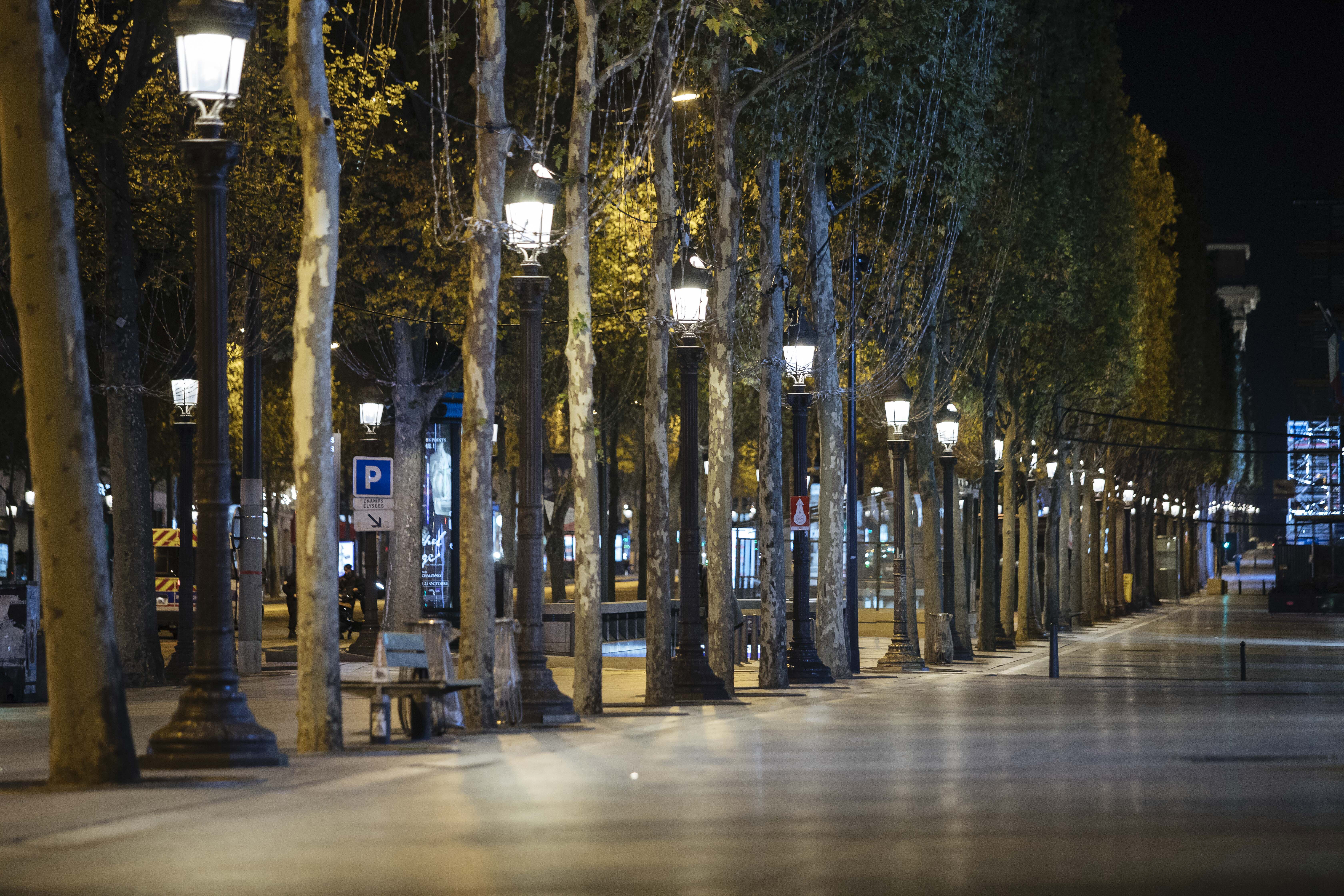 Virus Outbreak France prazne ulice pariz