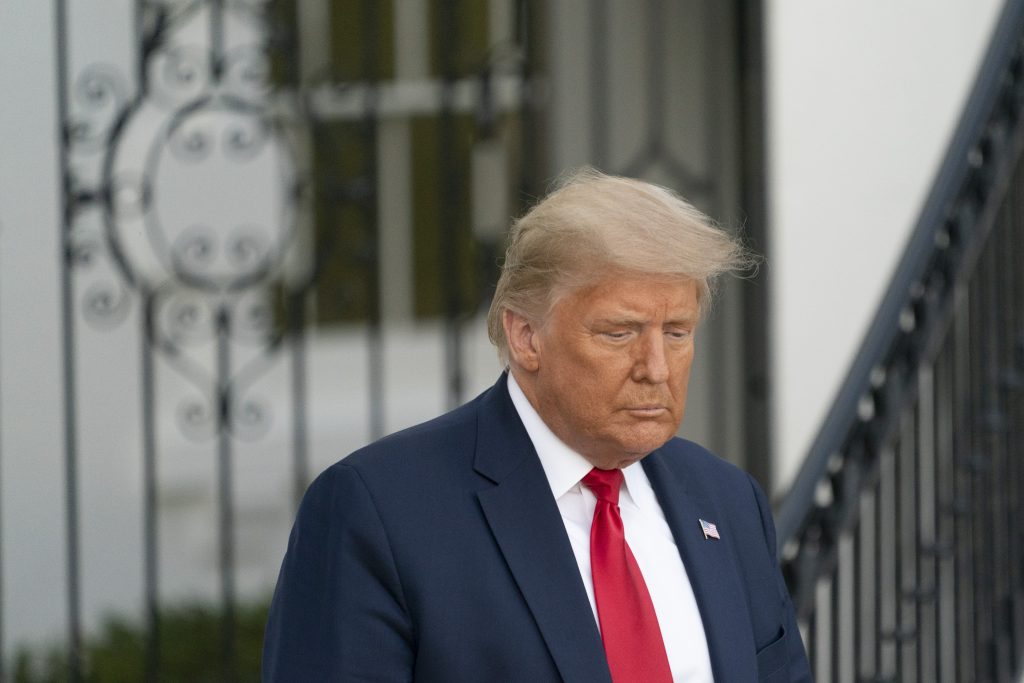 epa08742375 US President Donald J. Trump departs the White House, in Washington, DC, USA, 13 October 2020, headed for a political event in Johnstown, Pennsylvania.  EPA-EFE/Chris Kleponis / POOL