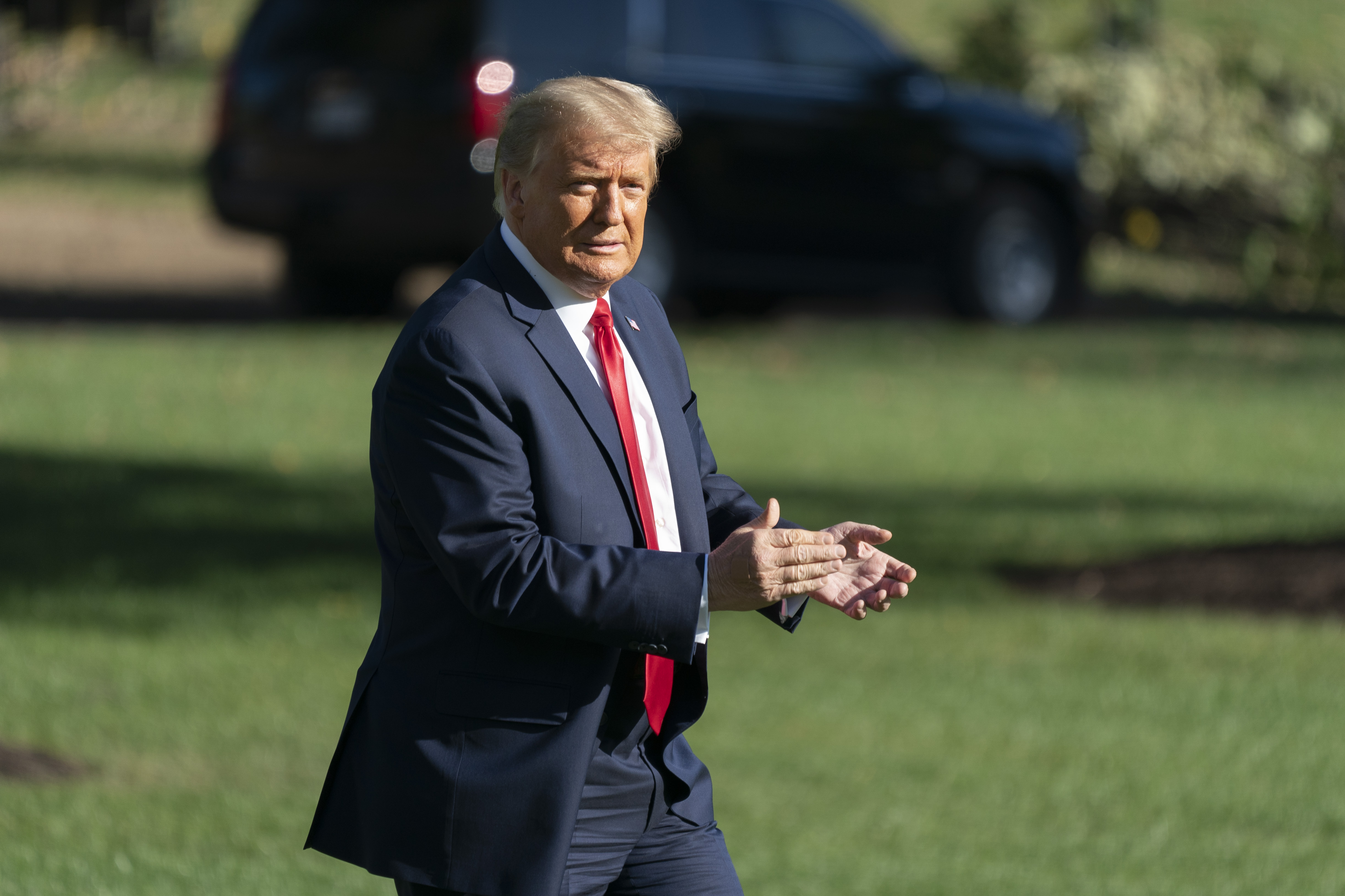 epa08745995 US President Donald J. Trump gestures as he departs the White House, in Washington, DC, USA, 14 October 2020, headed for a political event in Des Moines, Iowa.  EPA-EFE/Chris Kleponis / POOL