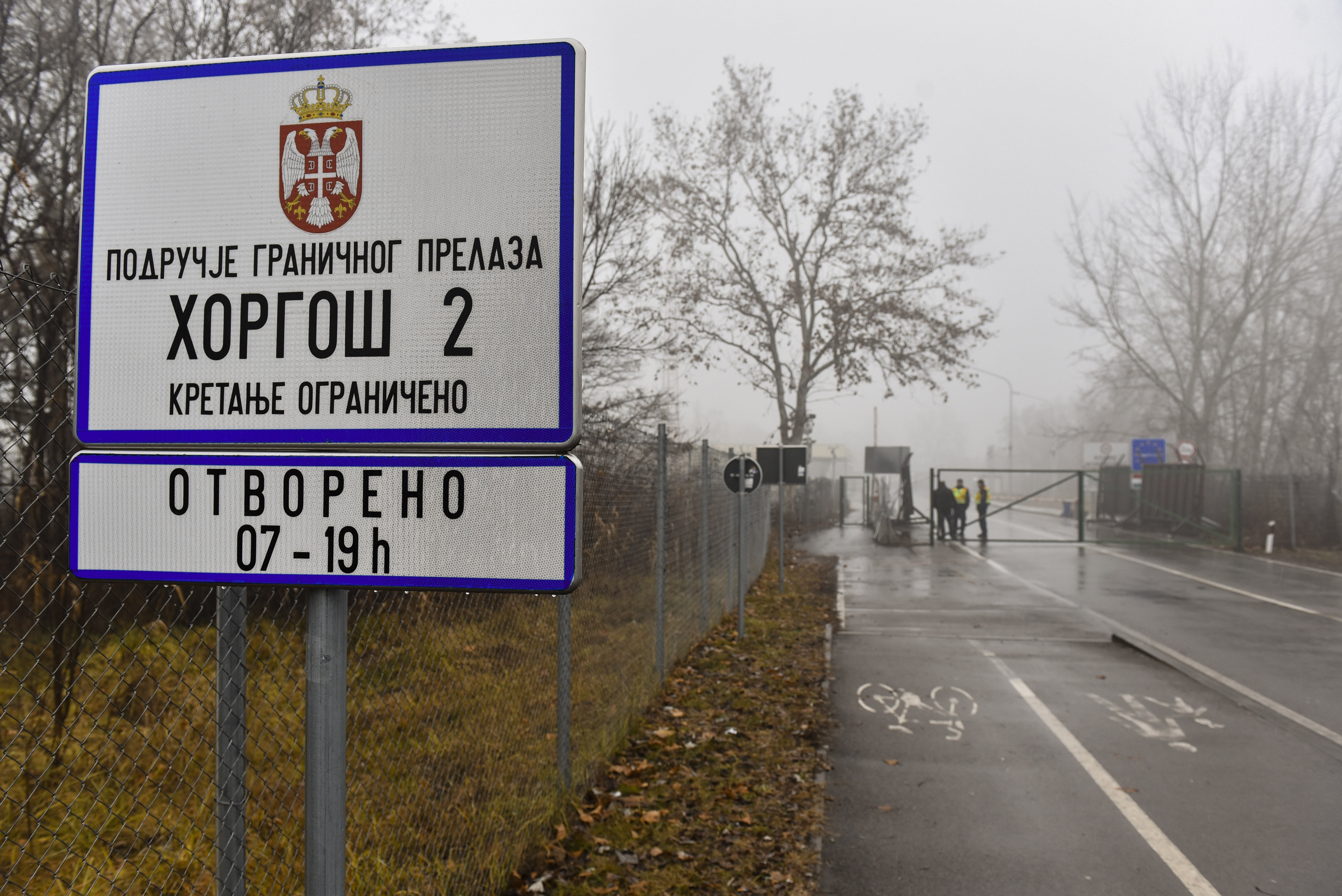 Horgoš, 60 migrants tried to break through the border fence illegally into Hungary from Serbia