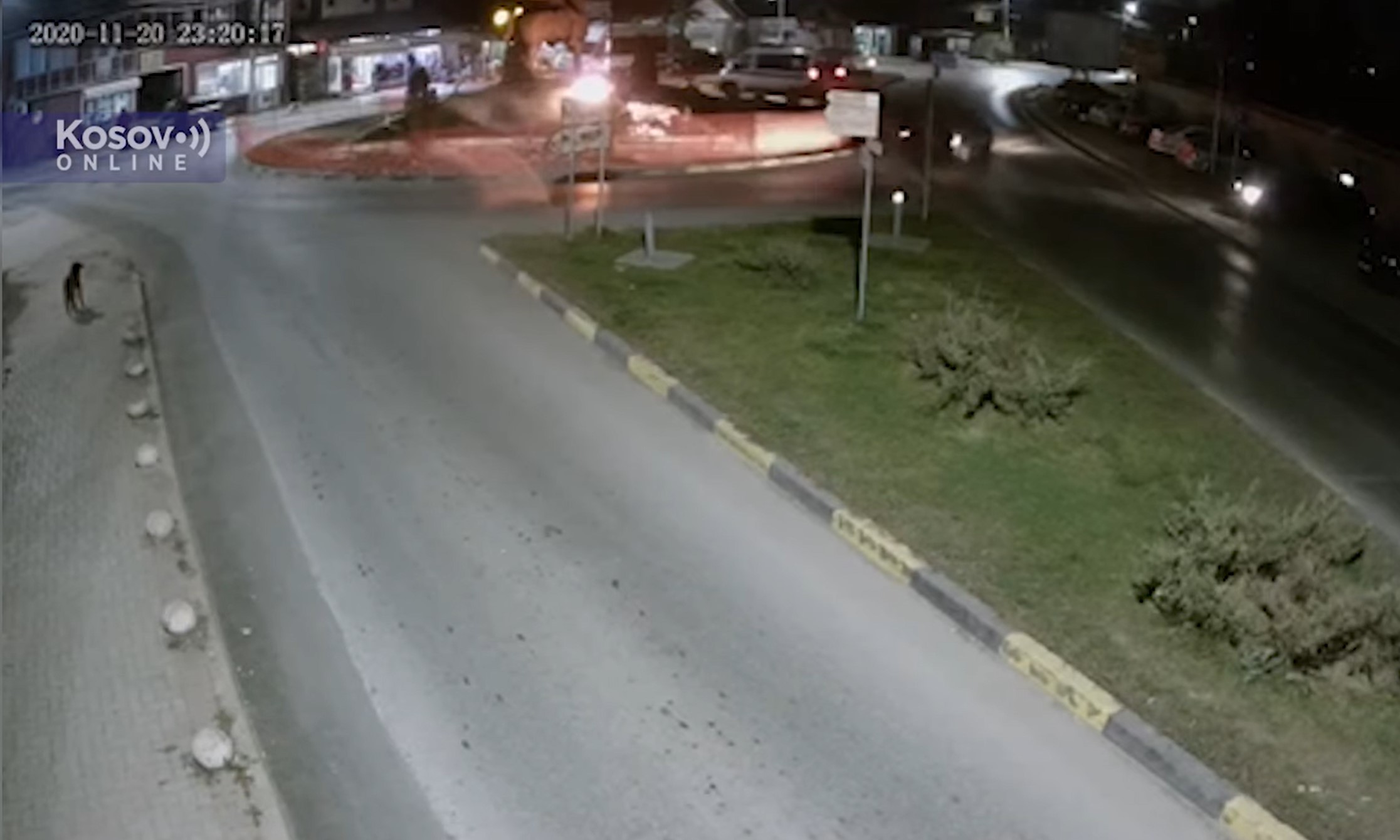 Tri nepoznate osobe pokušale da zapale srpsku zastavu kod spomenika Milošu Obiliću u Gračanici