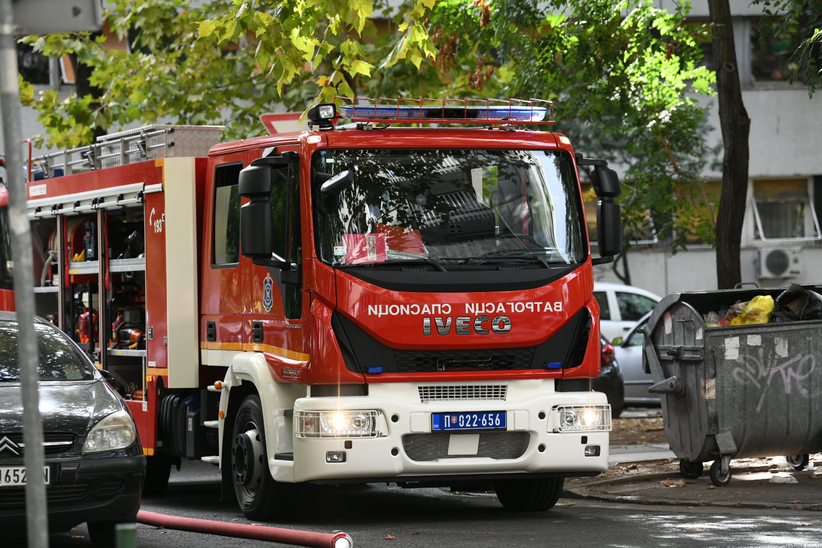 Beograd 27. septembar 2020. Pozar Novi Beograd ugao ulica Arsenija Carnojevica i Narodnih heroja, hitna pomoc stanari zgrade Foto:Vesna Lalić/Nova.rs